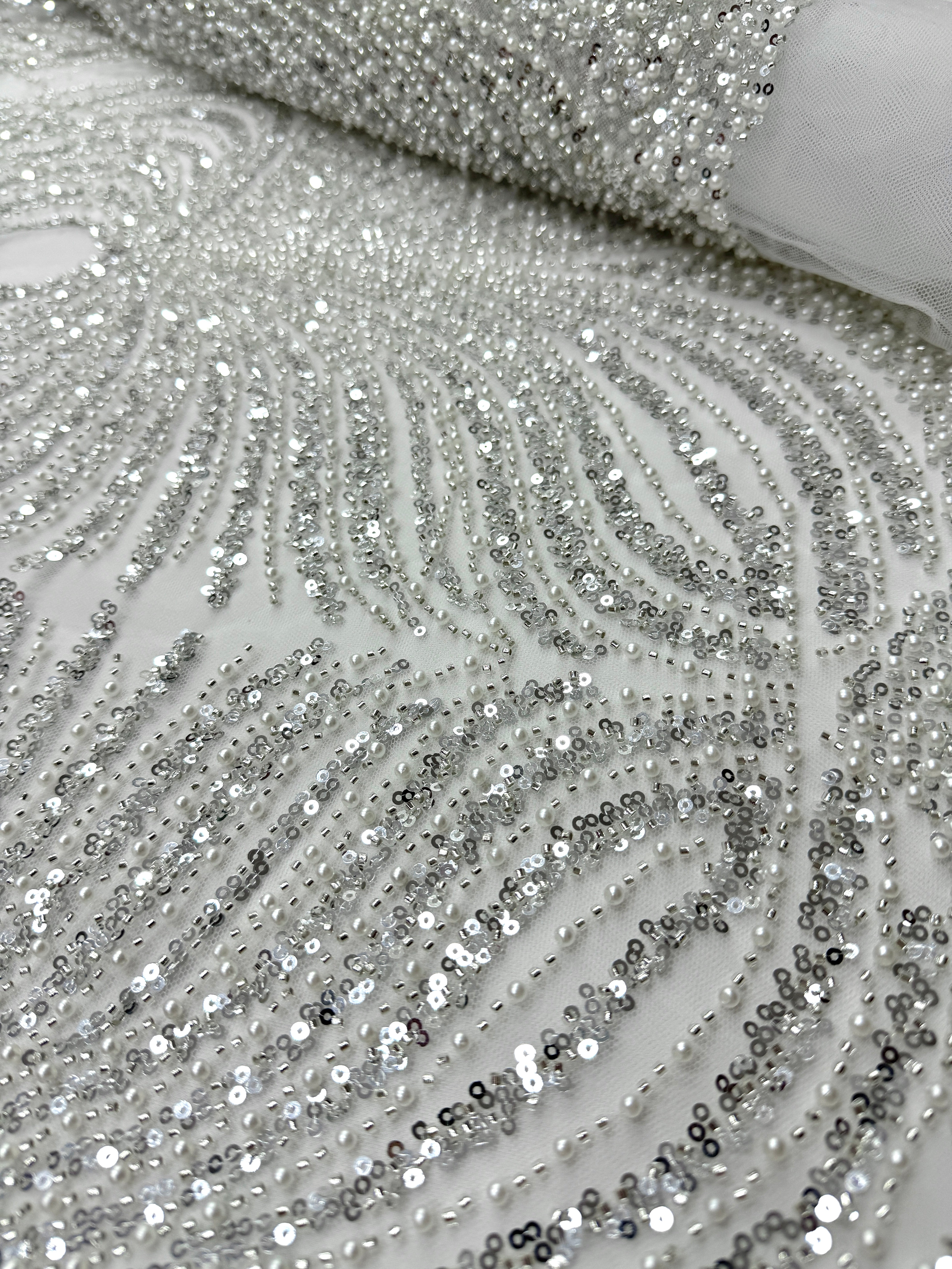 Dantela Couture Argintie pe Tulle Ivory cu Panou, cu Perle, Margele si Paiete