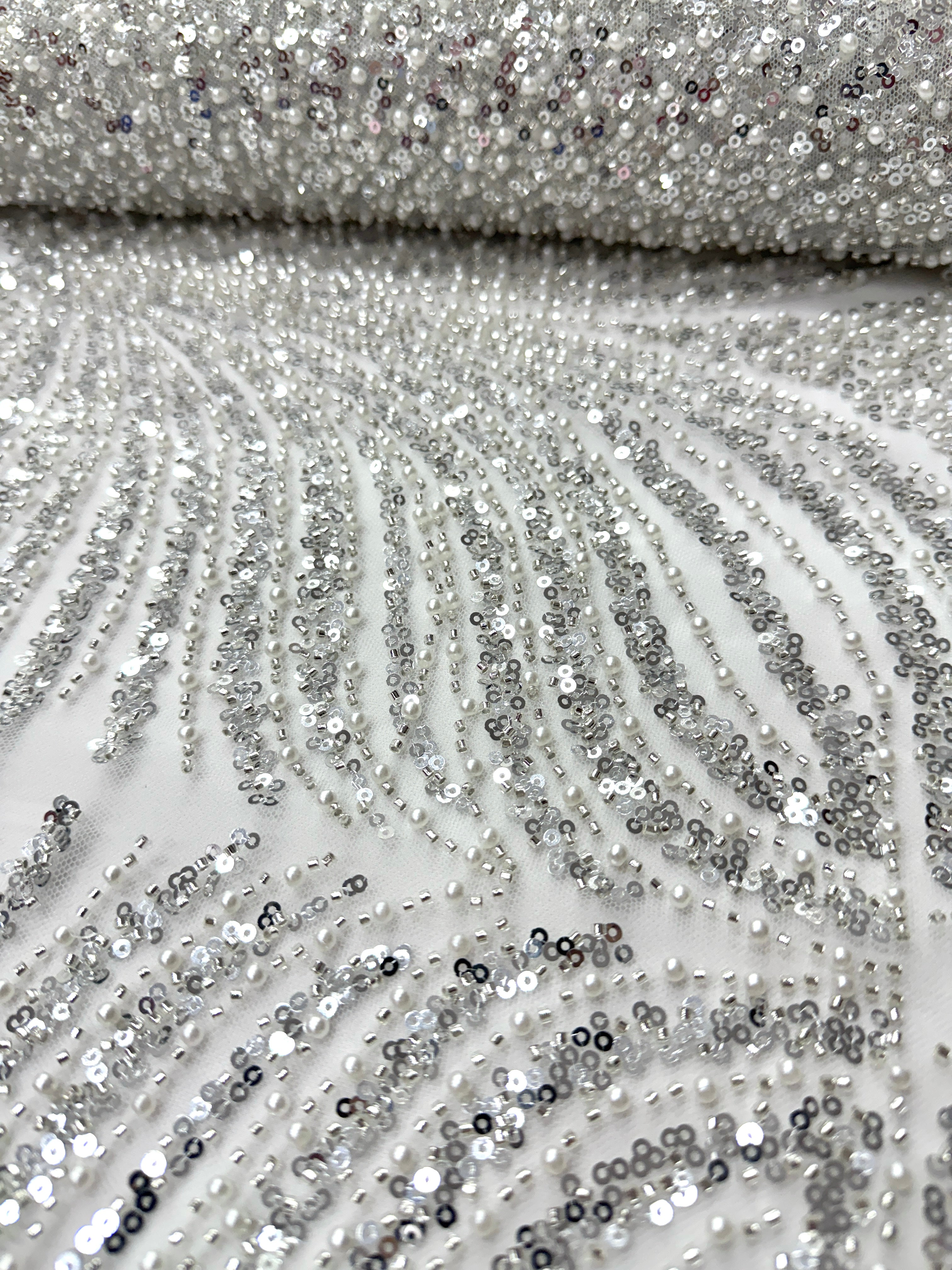Dantela Couture Argintie pe Tulle Ivory cu Panou, cu Perle, Margele si Paiete
