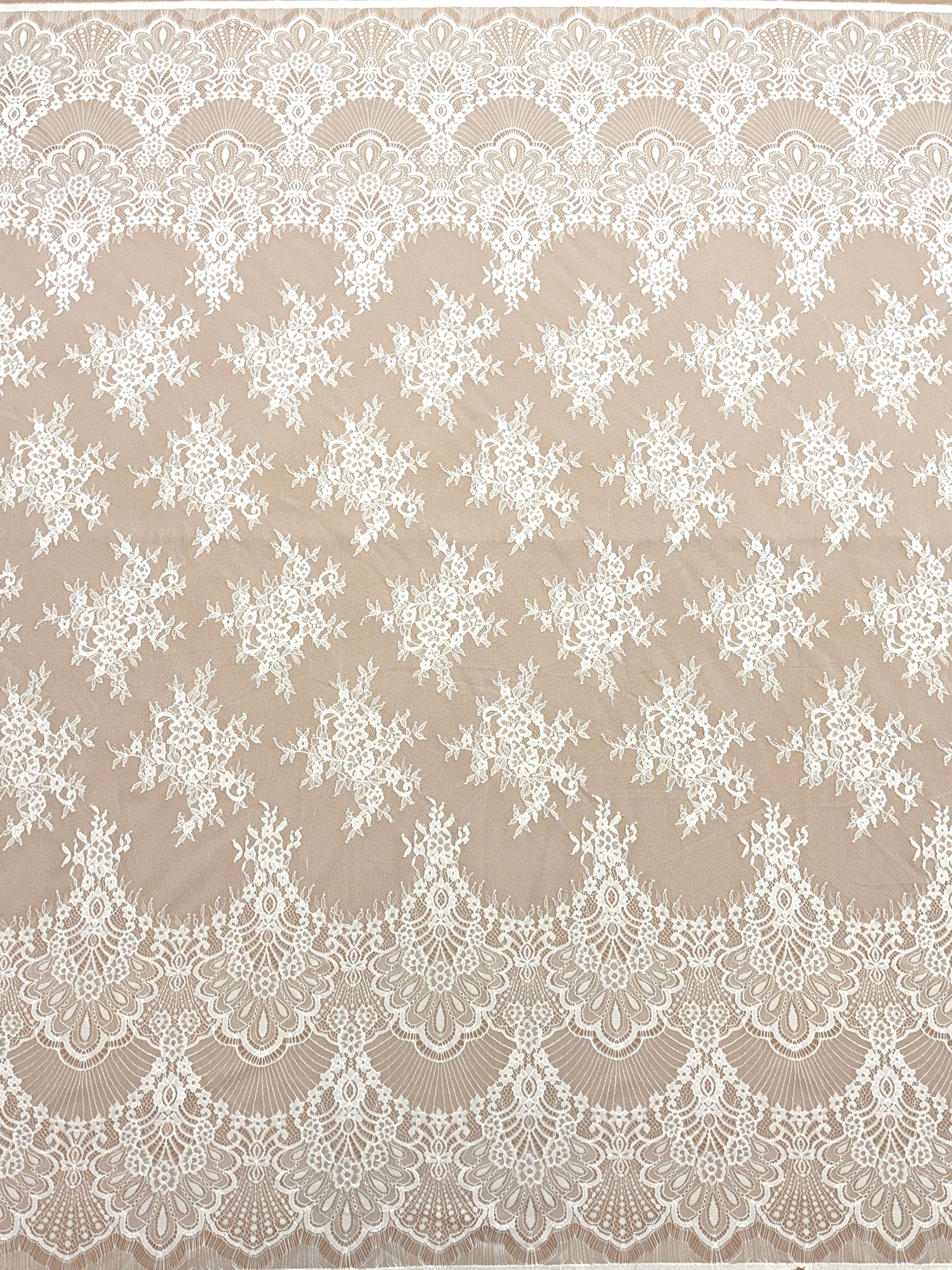 Csipke Chantilly Ivory - 3 m darab