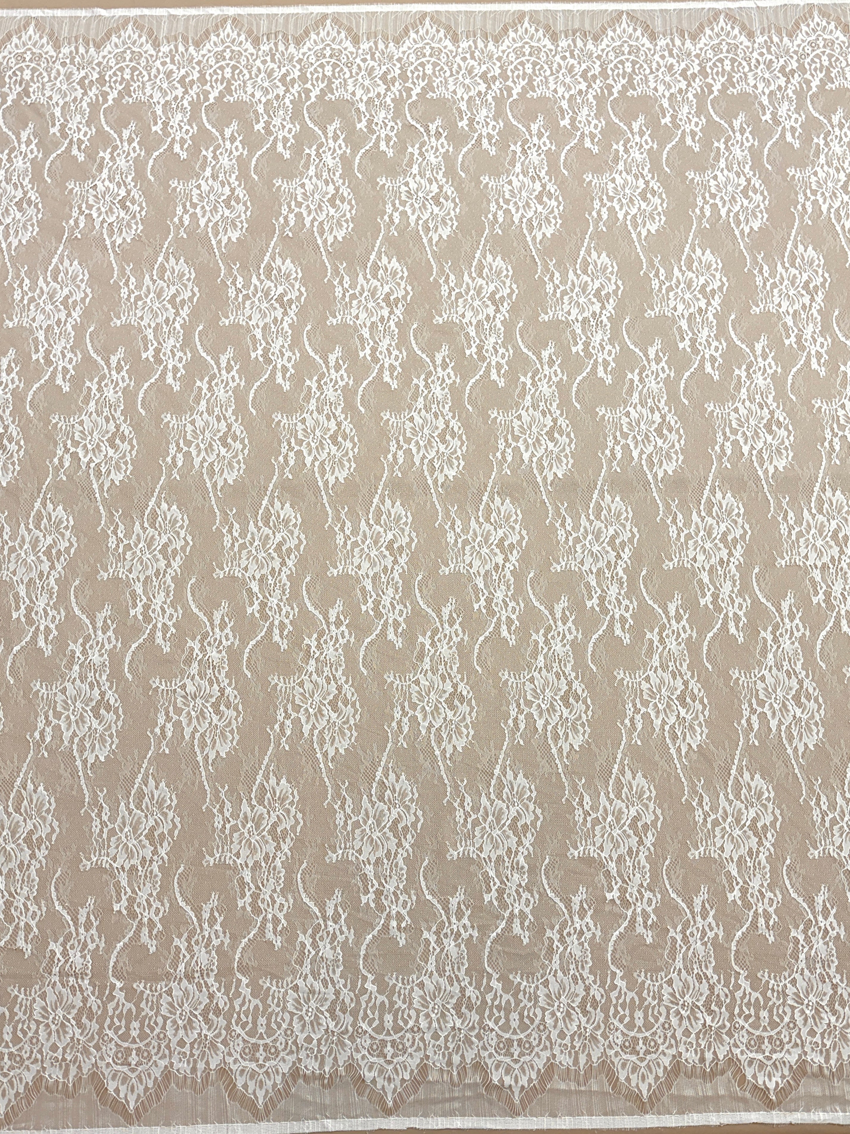 Csipke Chantilly Ivory - 3 m darab