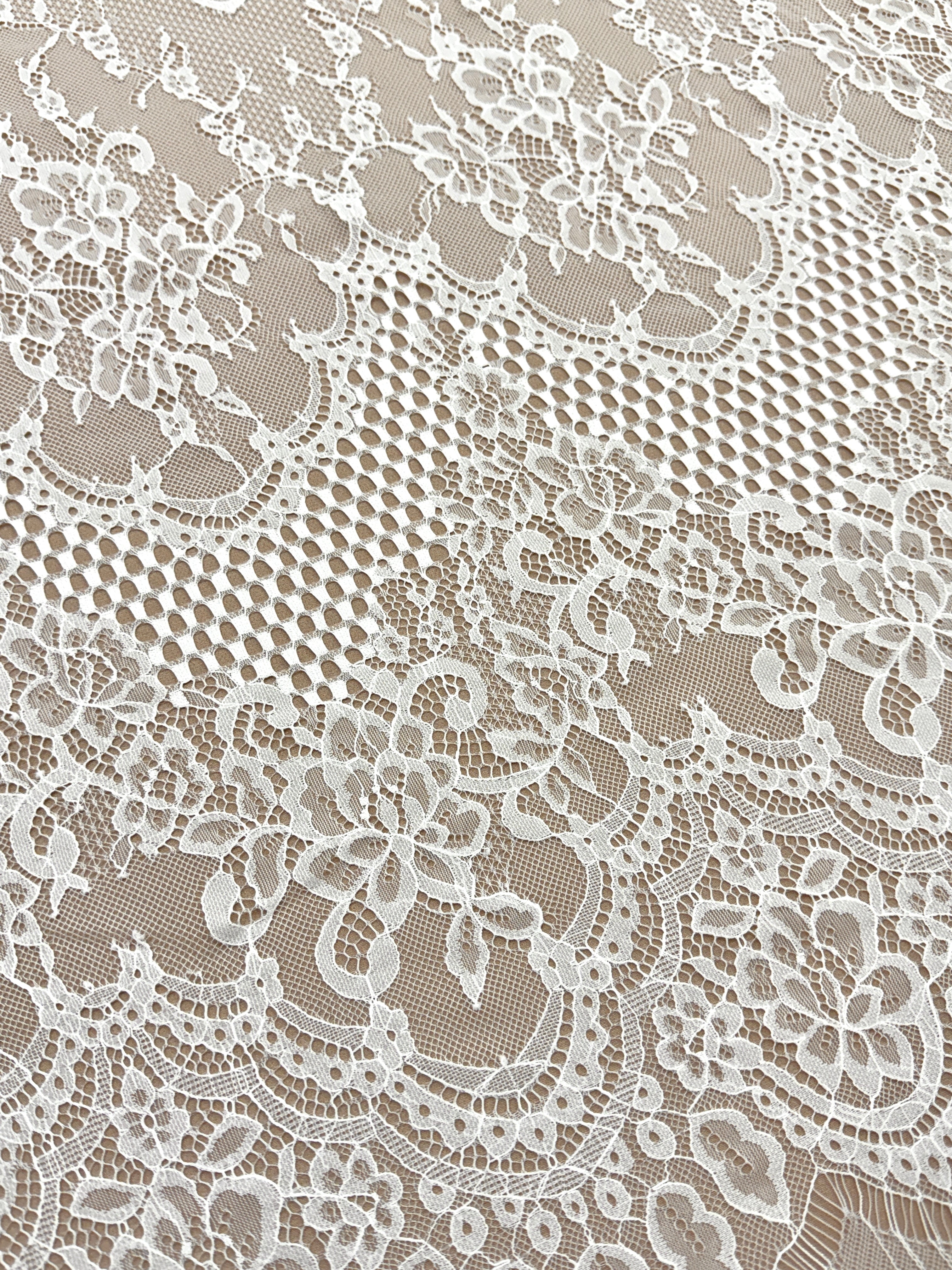 Csipke Chantilly Ivory - 3 m darab