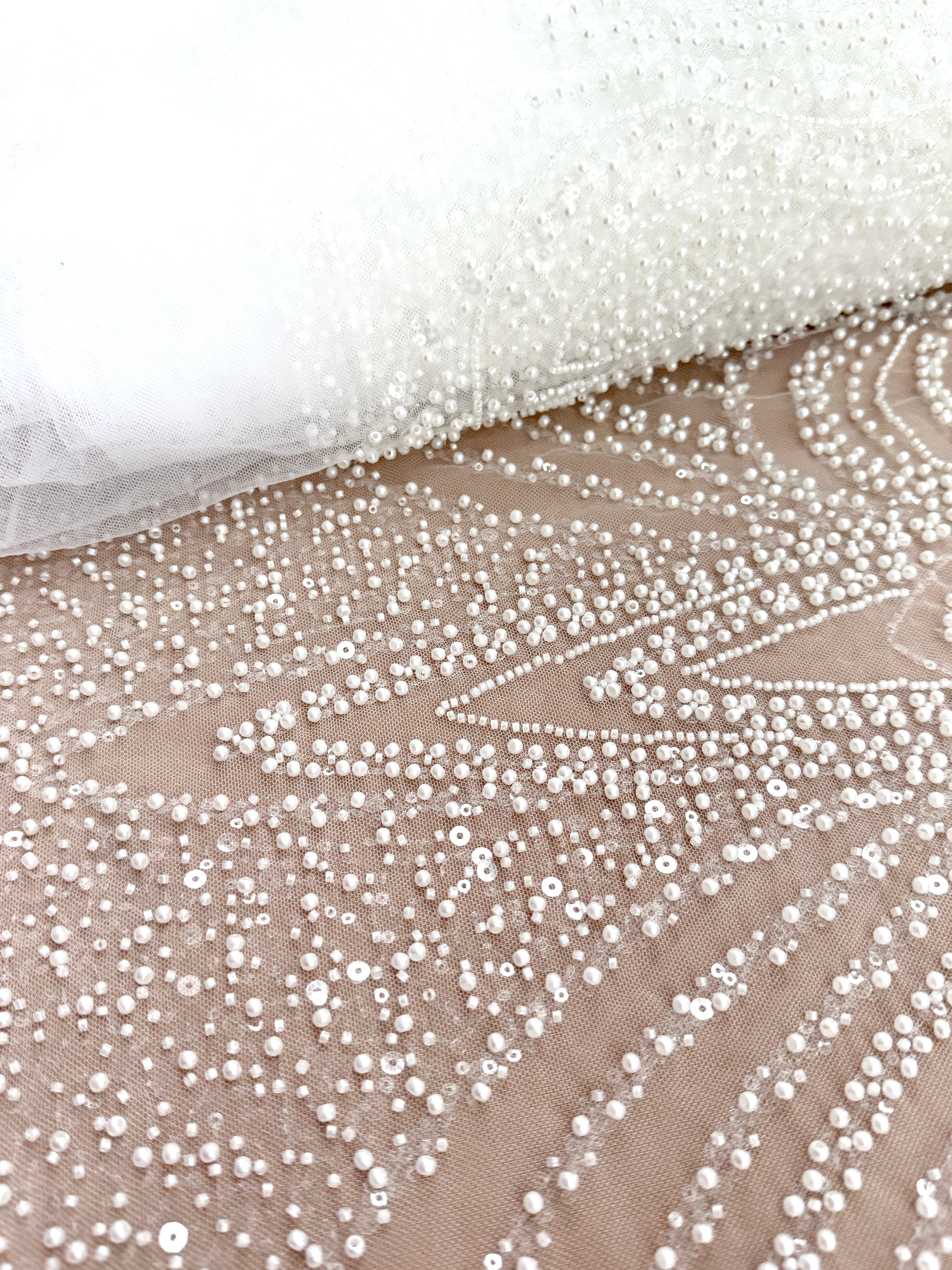 Dantela Ivory cu Model Geometric, cu Perle, Margele si Paiete