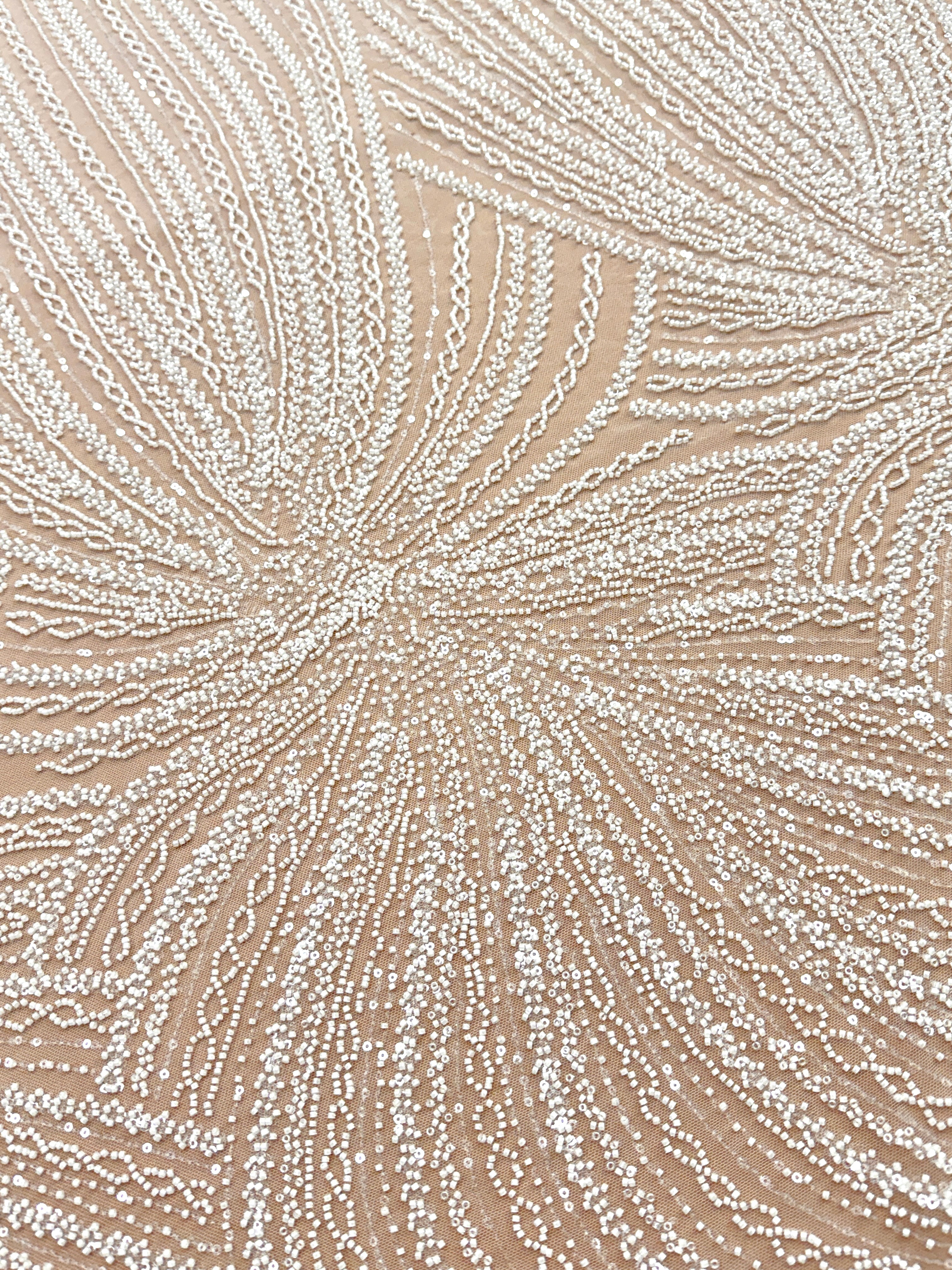 Csipke Couture Ivory lineáris mintával, gyöngyökkel és flitterekkel