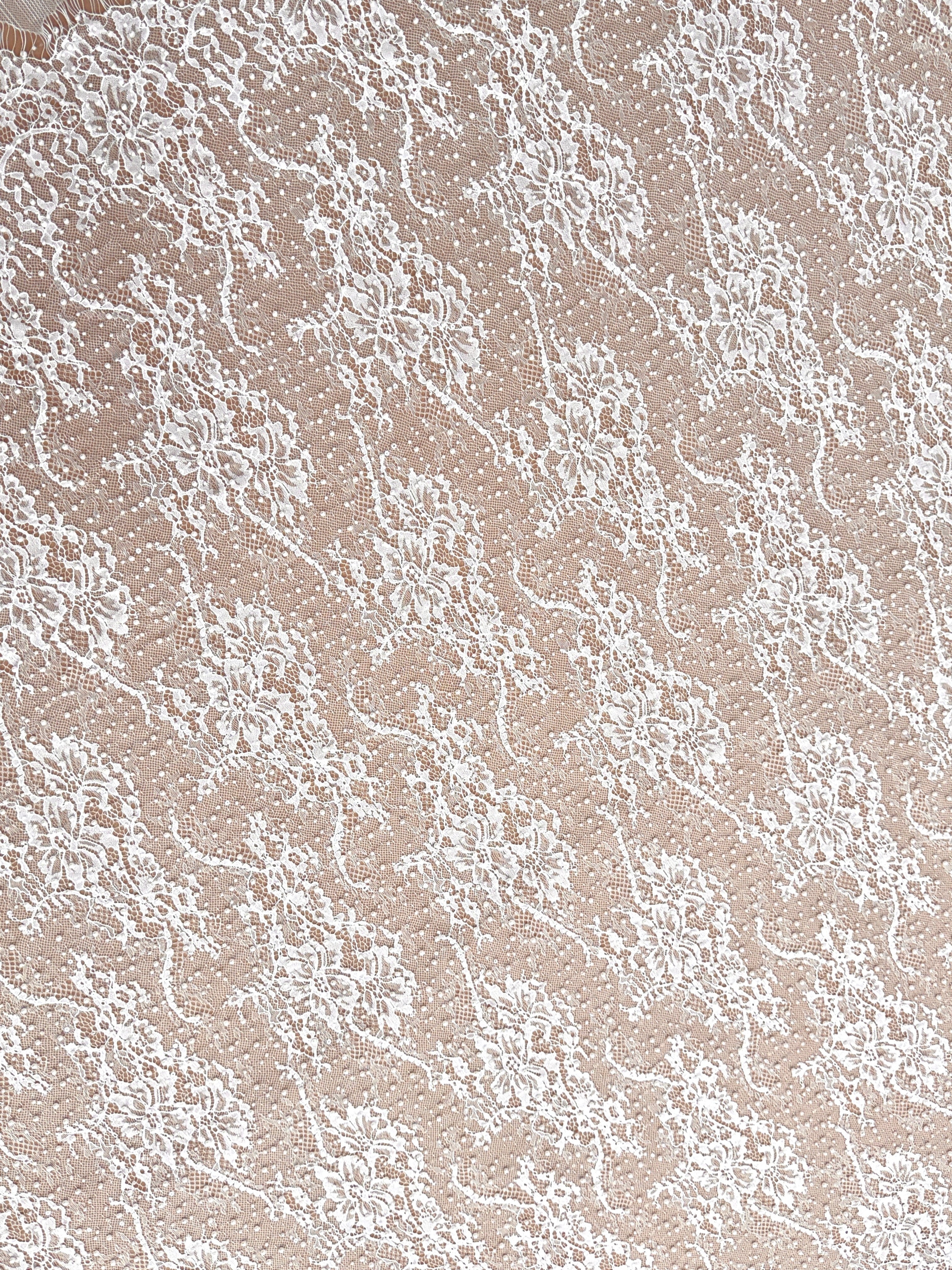 Dantela Chantilly Ivory cu Perle, Margele si Paiete - Cupon 3 m