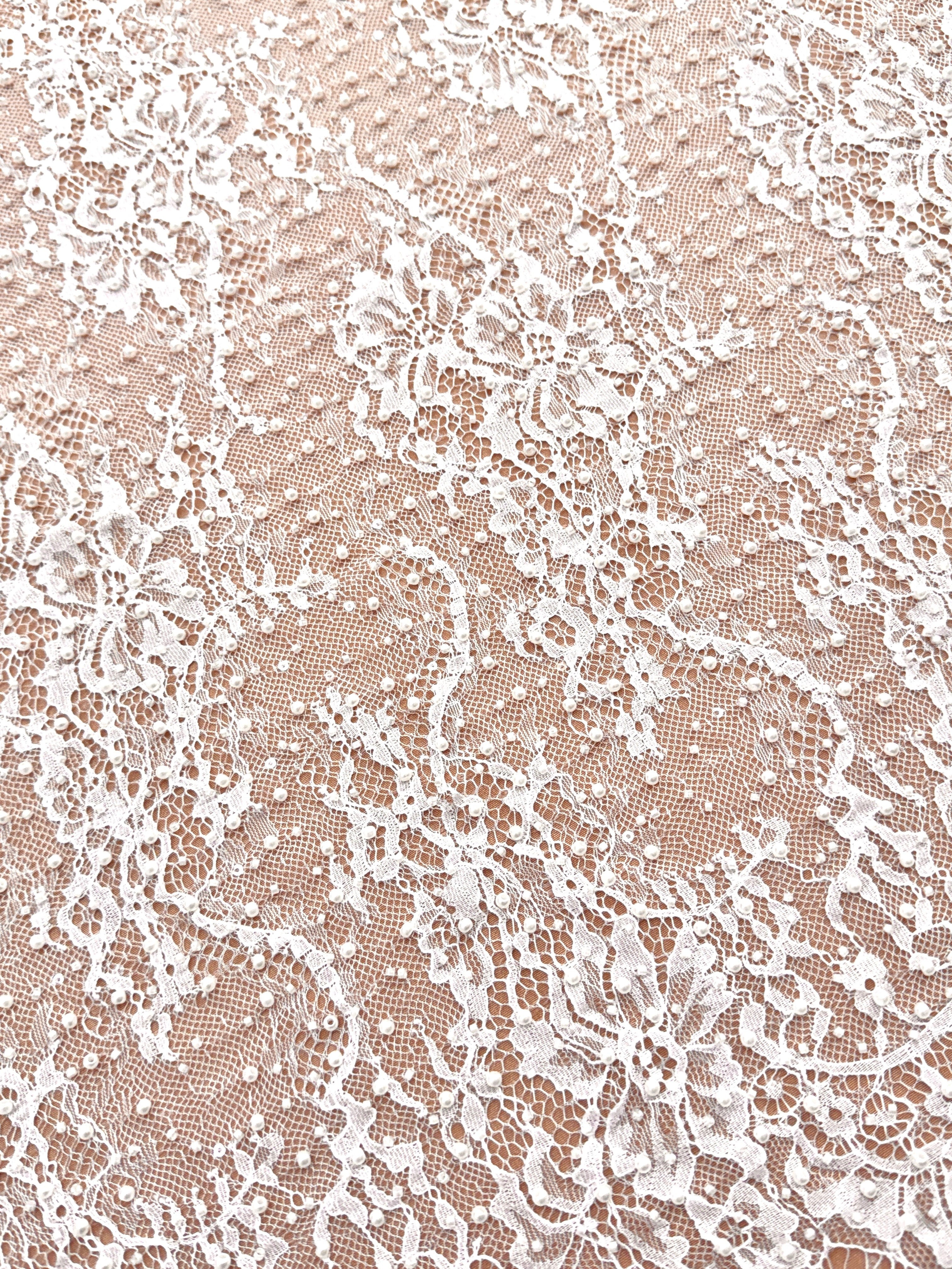 Dantela Chantilly Ivory cu Perle, Margele si Paiete - Cupon 3 m