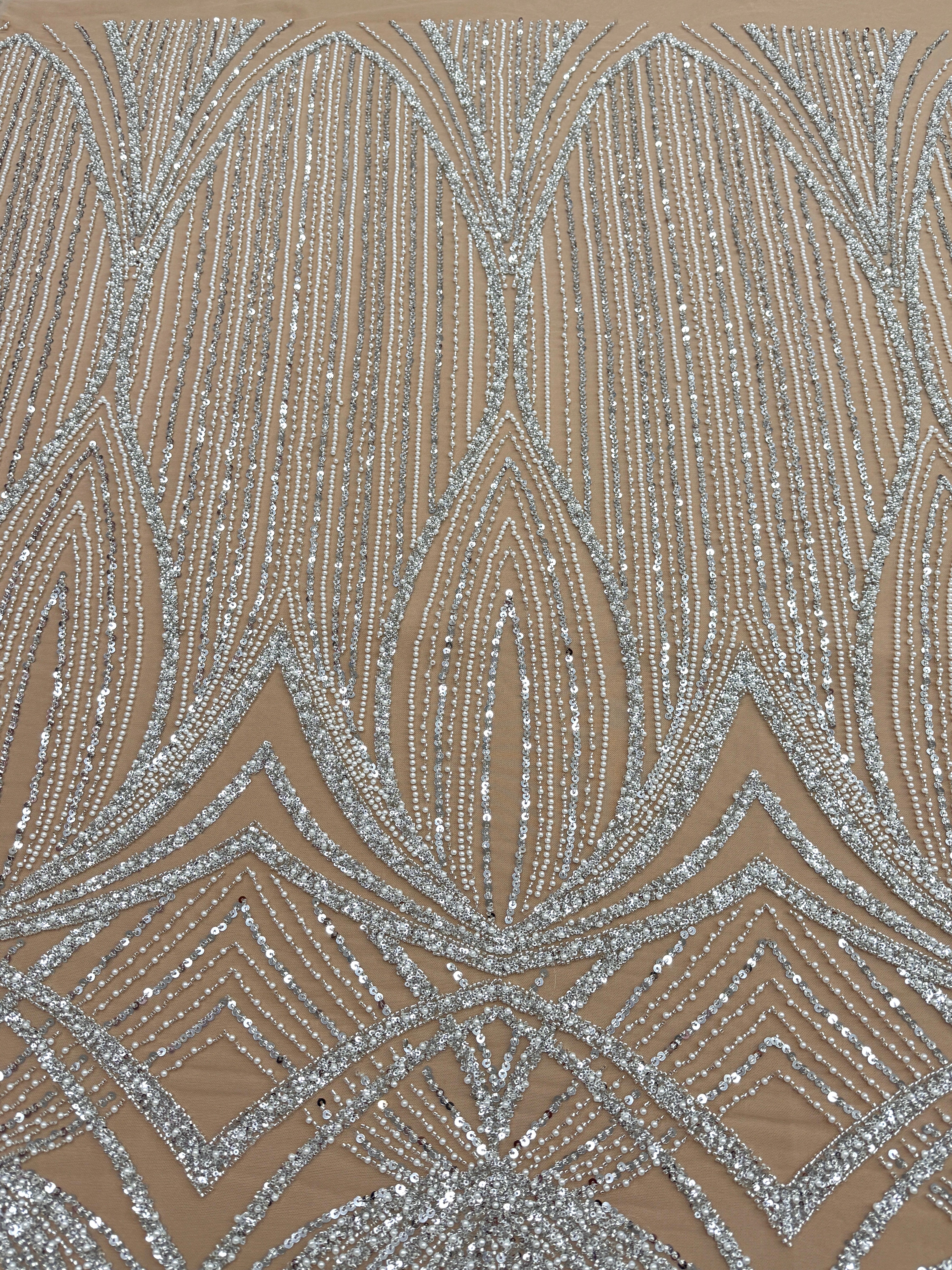Dantela Couture Argintie pe Tulle Nude cu Model Geometric, cu Perle, Margele si Paiete
