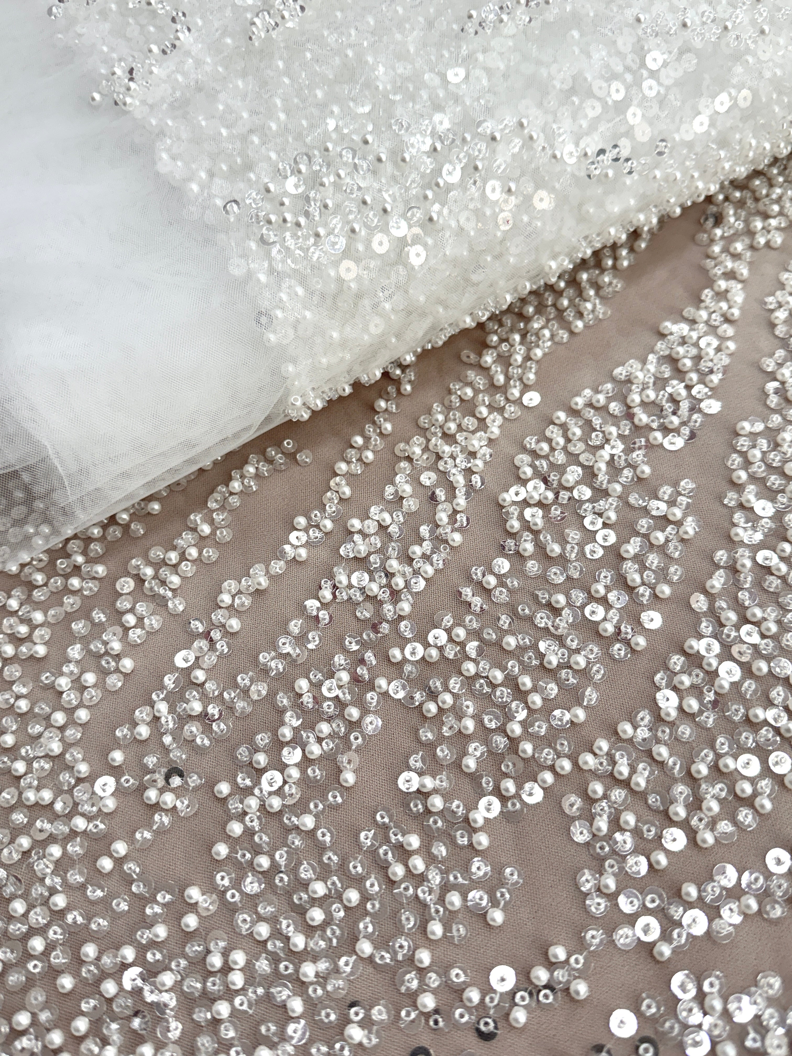 Csipke Couture Diamond gyönggyel, gyöngyökkel és flitterekkel