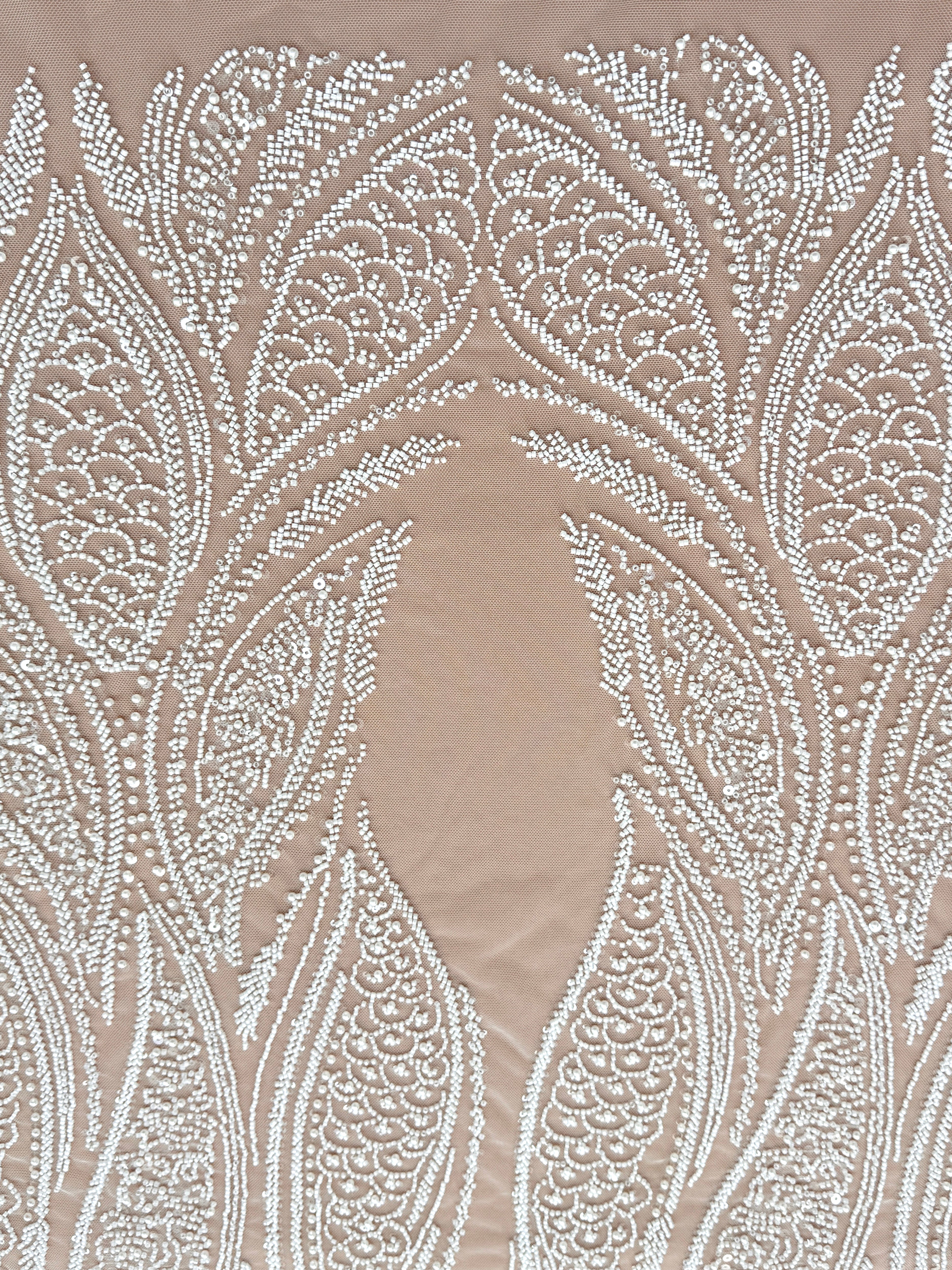 Csipke Couture Ivory panellel, gyöngyökkel, gyöngyöcskékkel és flitterekkel