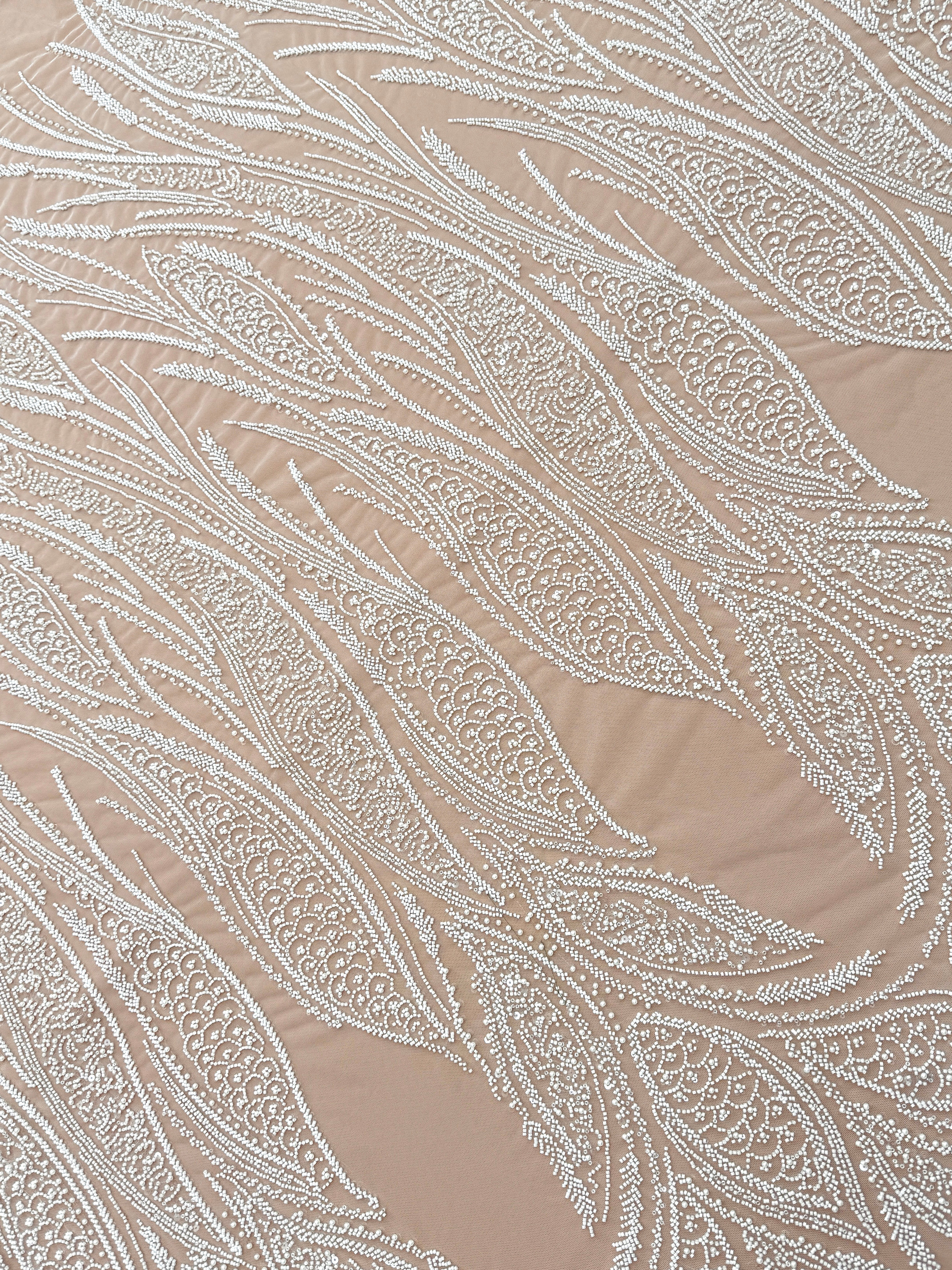 Csipke Couture Ivory panellel, gyöngyökkel, gyöngyöcskékkel és flitterekkel