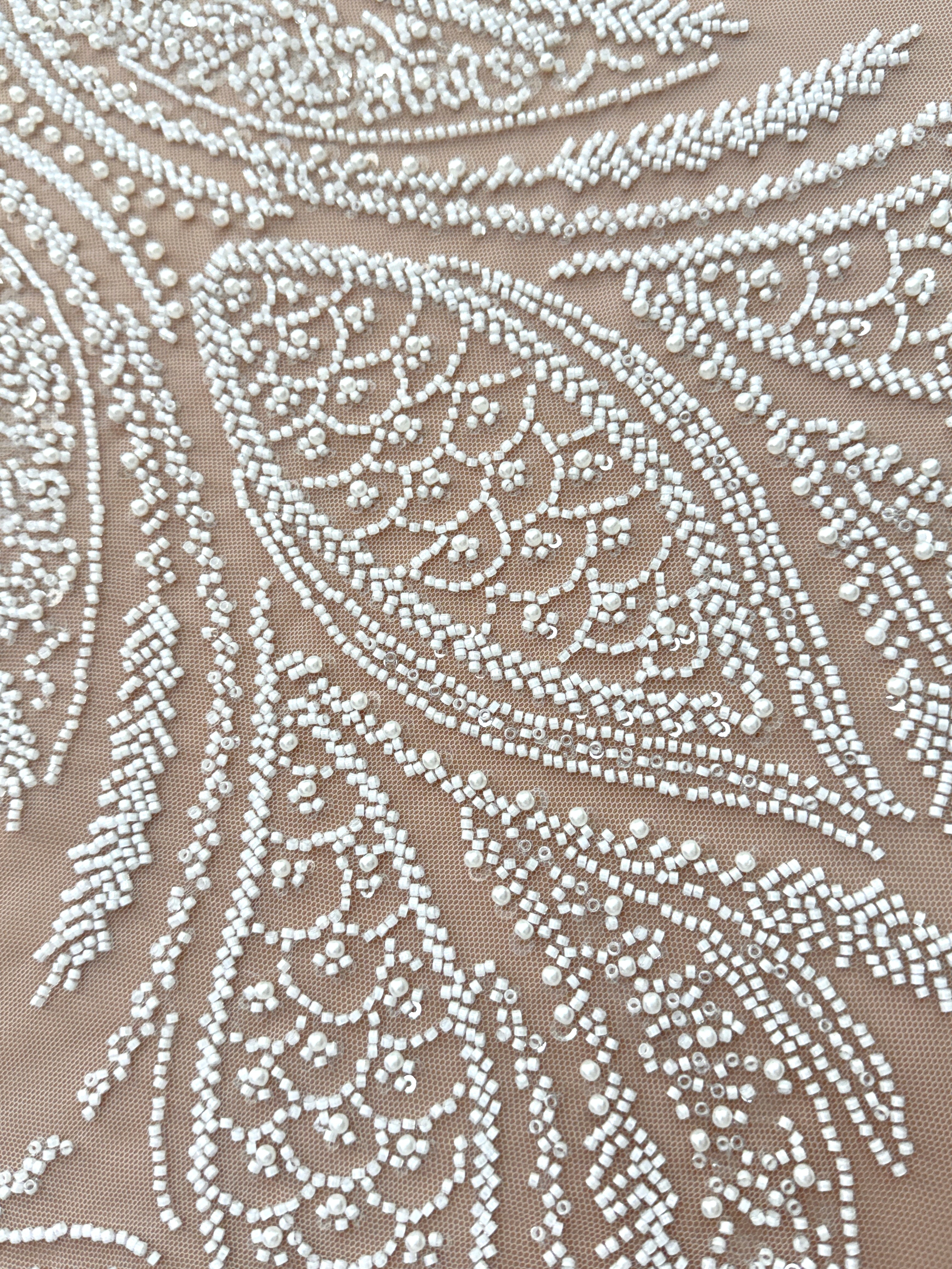 Csipke Couture Ivory panellel, gyöngyökkel, gyöngyöcskékkel és flitterekkel