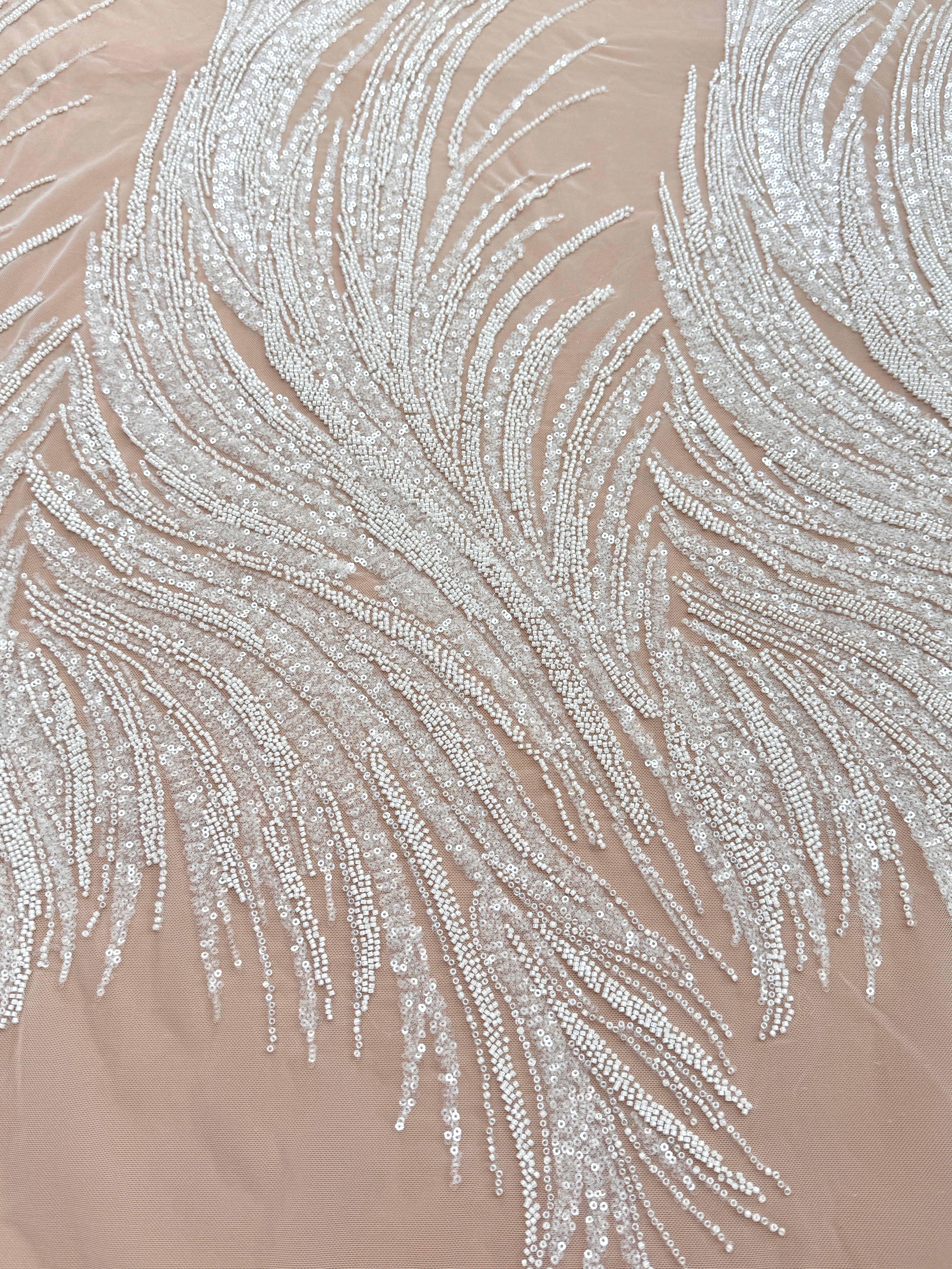 Csipke Couture Ivory panelekkel, gyöngyökkel és flitterekkel