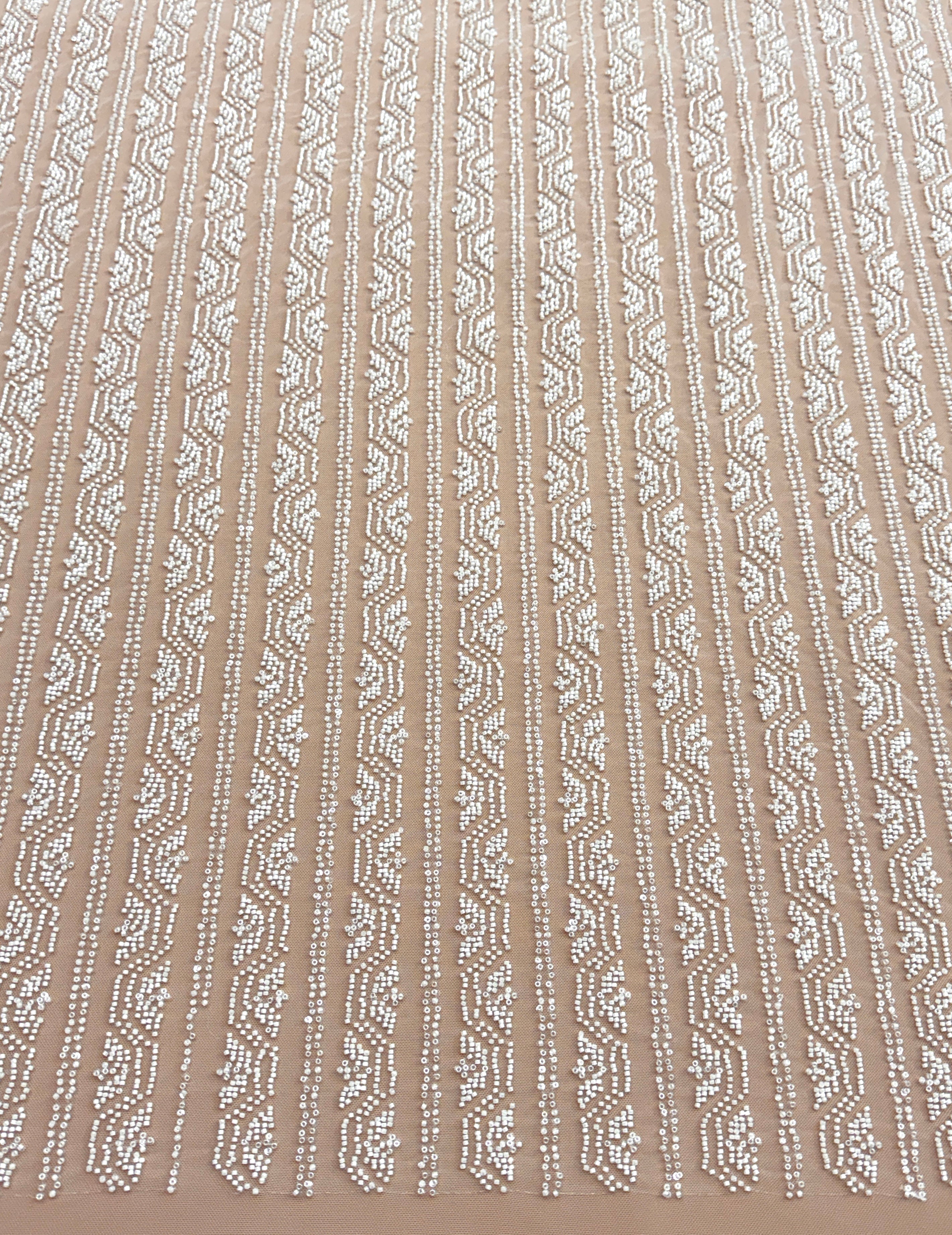 Csipke Ivory geometrikus mintával, gyöngyökkel