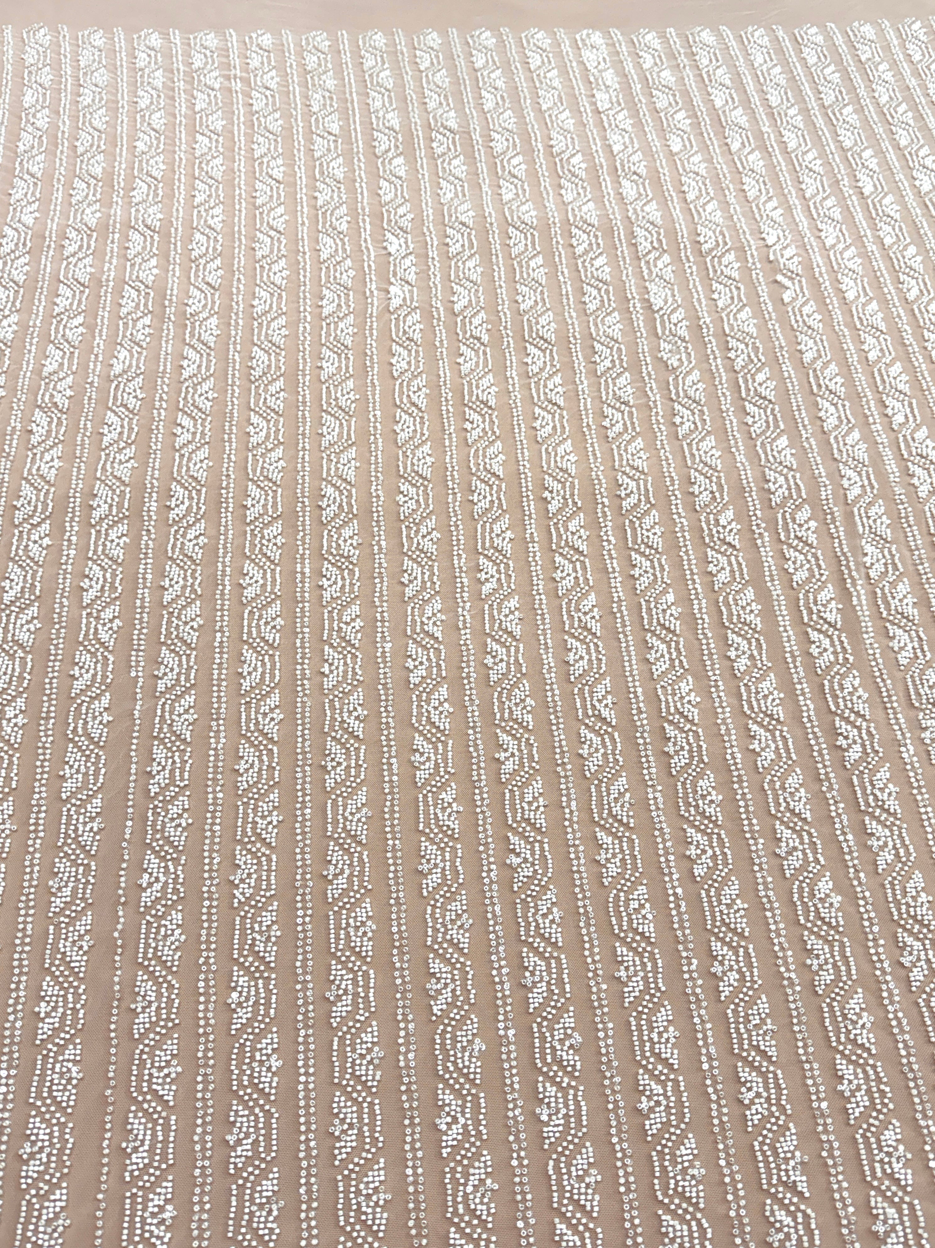 Csipke Ivory geometrikus mintával, gyöngyökkel