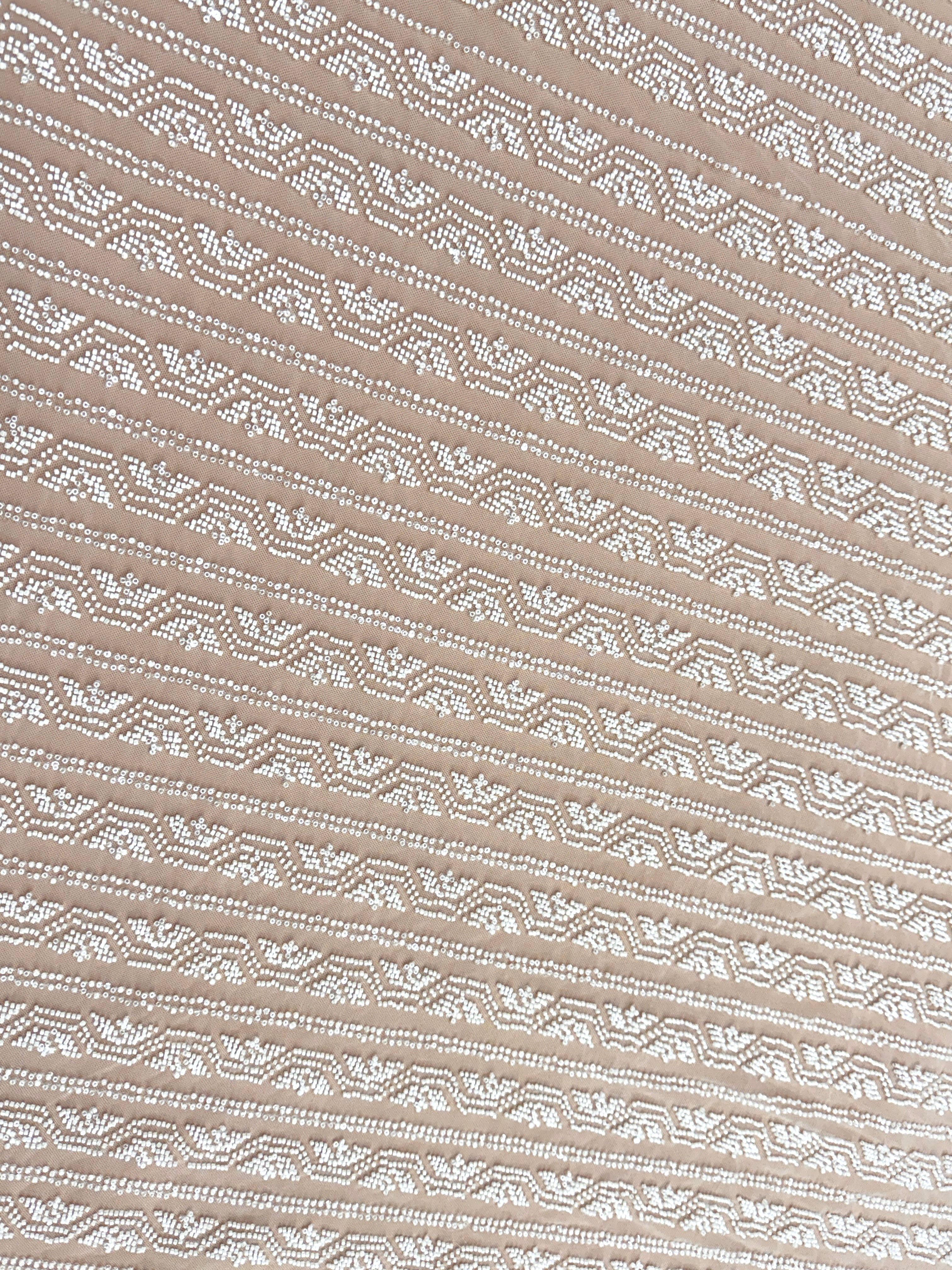 Csipke Ivory geometrikus mintával, gyöngyökkel