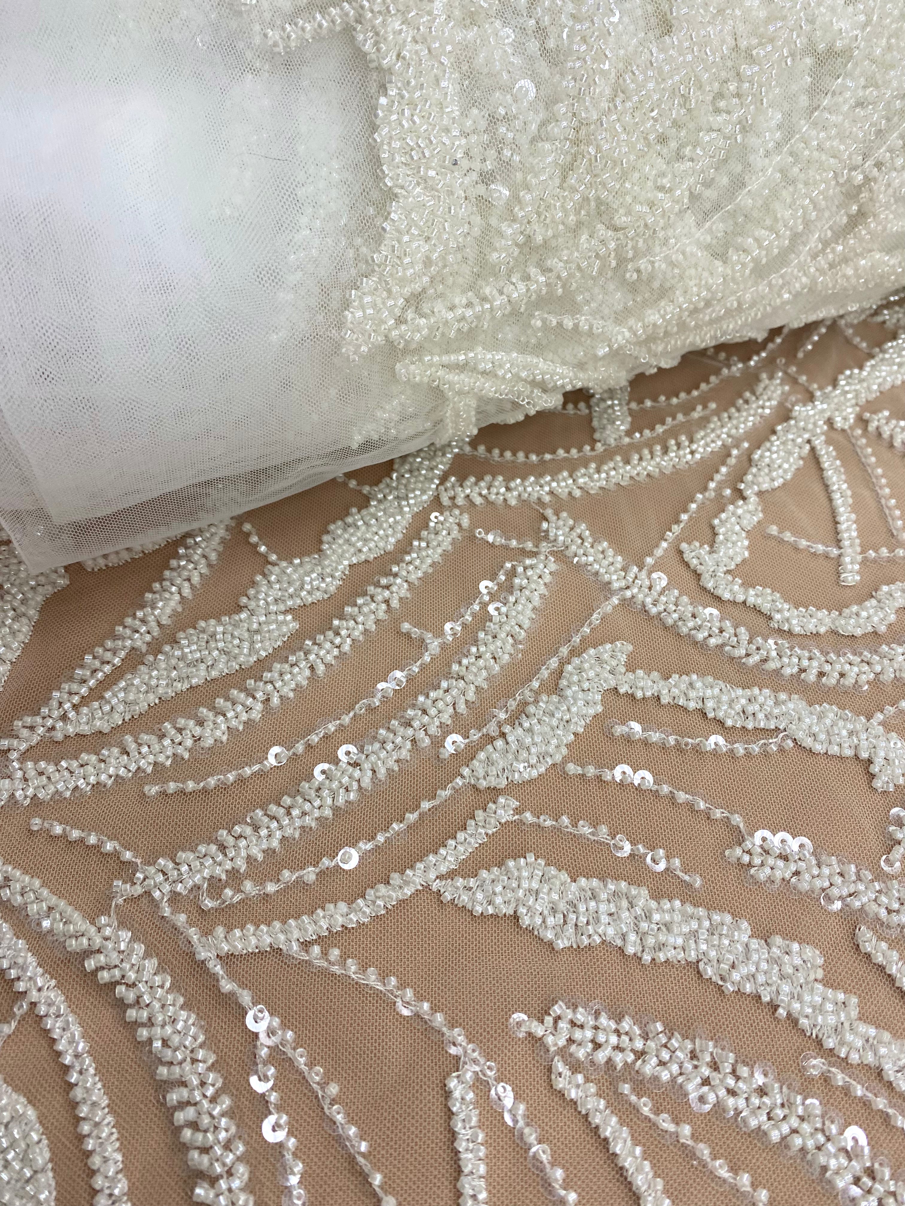 Cupon 1.65 m din Dantela Couture Ivory cu Model Geometric, cu Margele si Paiete