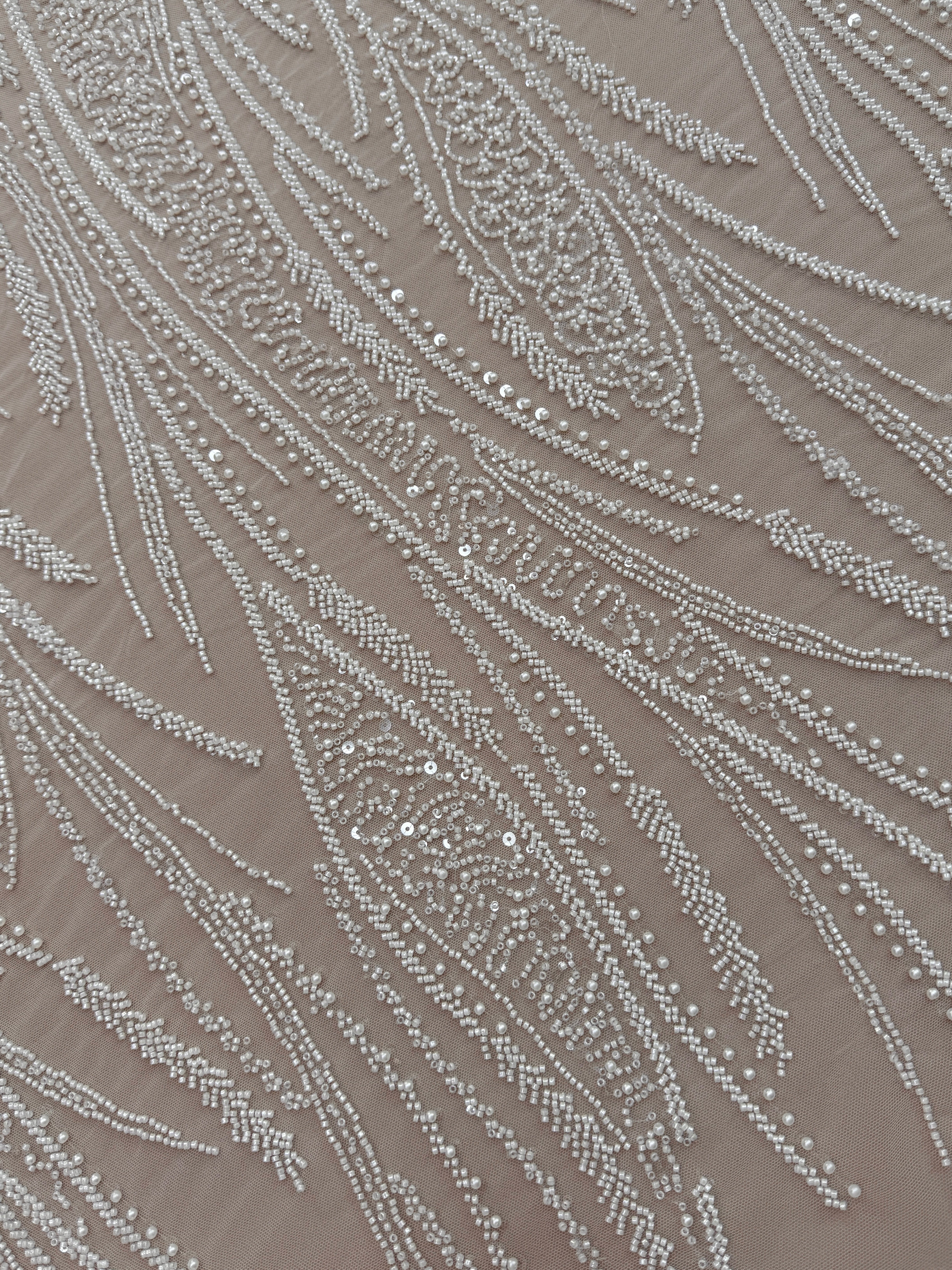 Csipke Couture Ivory panellel, gyöngyökkel, gyöngyöcskékkel és flitterekkel