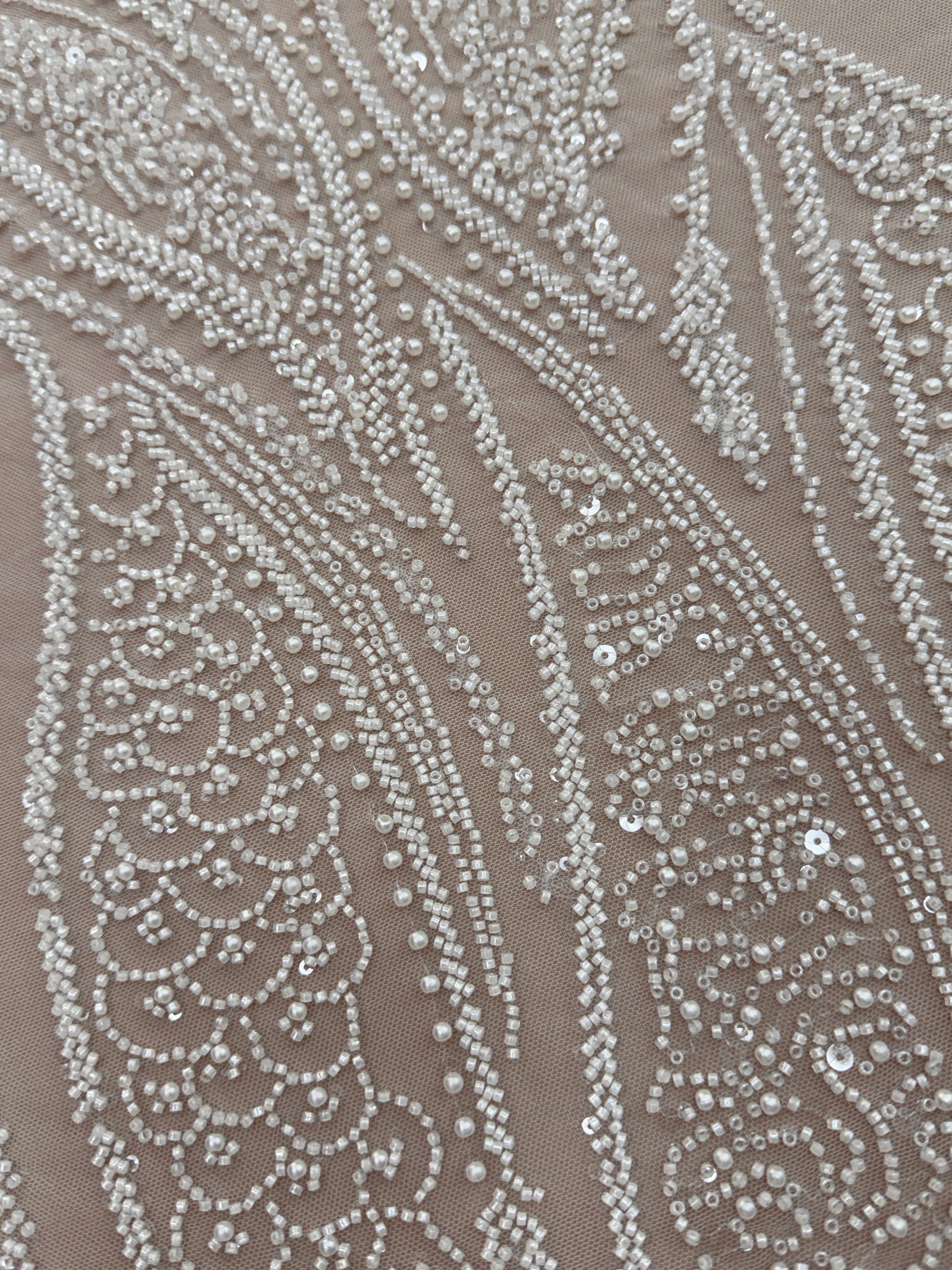 Csipke Couture Ivory panellel, gyöngyökkel, gyöngyöcskékkel és flitterekkel