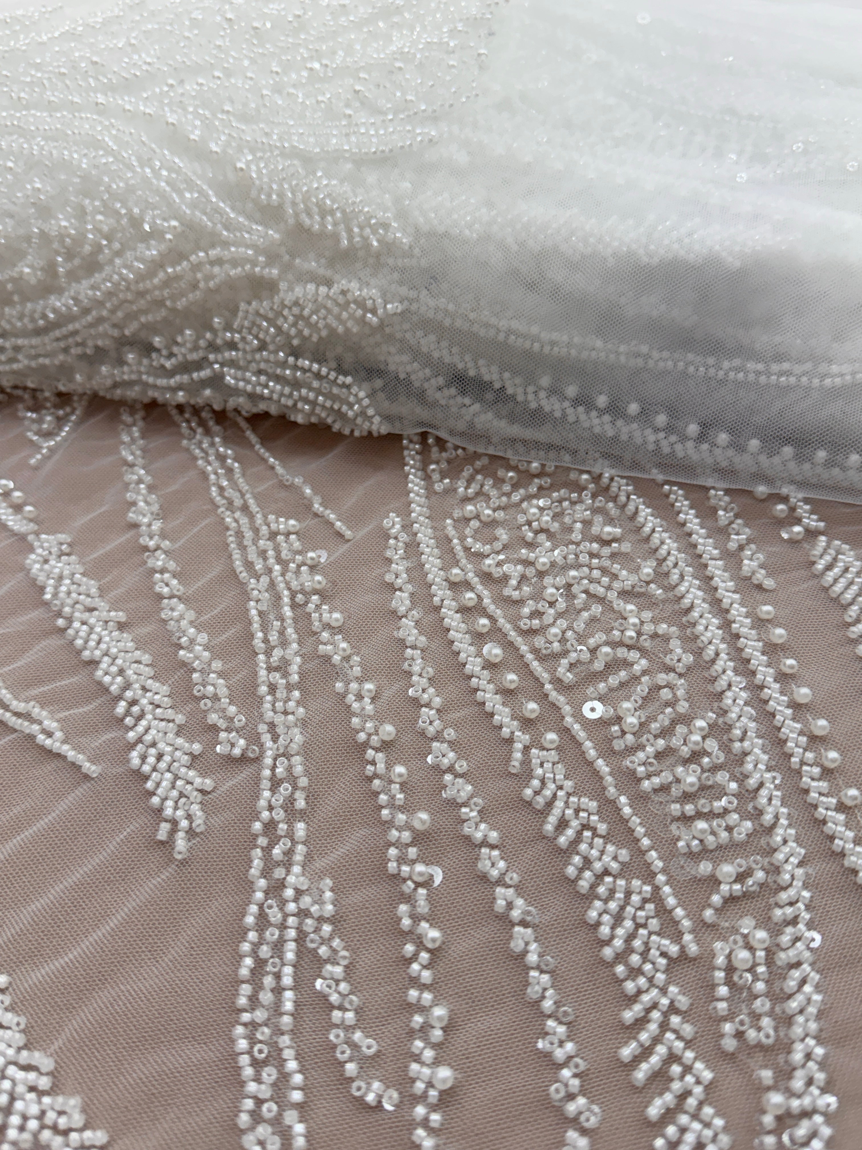 Csipke Couture Ivory panellel, gyöngyökkel, gyöngyöcskékkel és flitterekkel