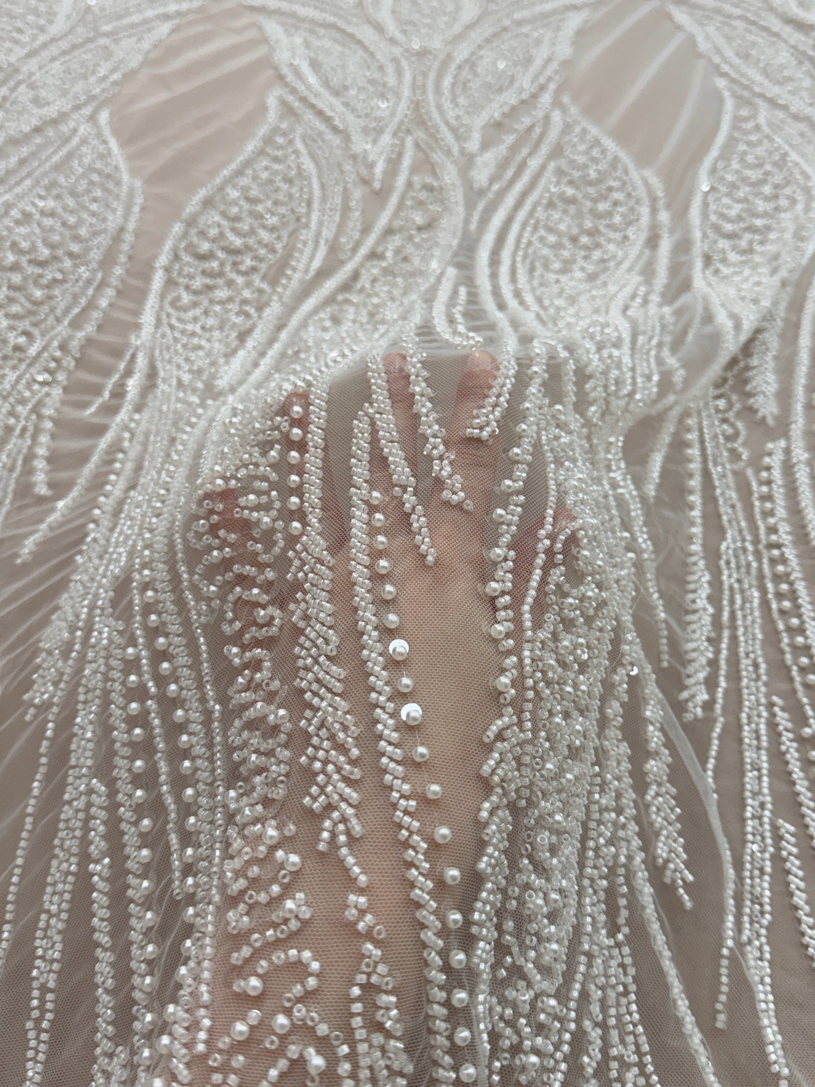 Csipke Couture Ivory panellel, gyöngyökkel, gyöngyöcskékkel és flitterekkel