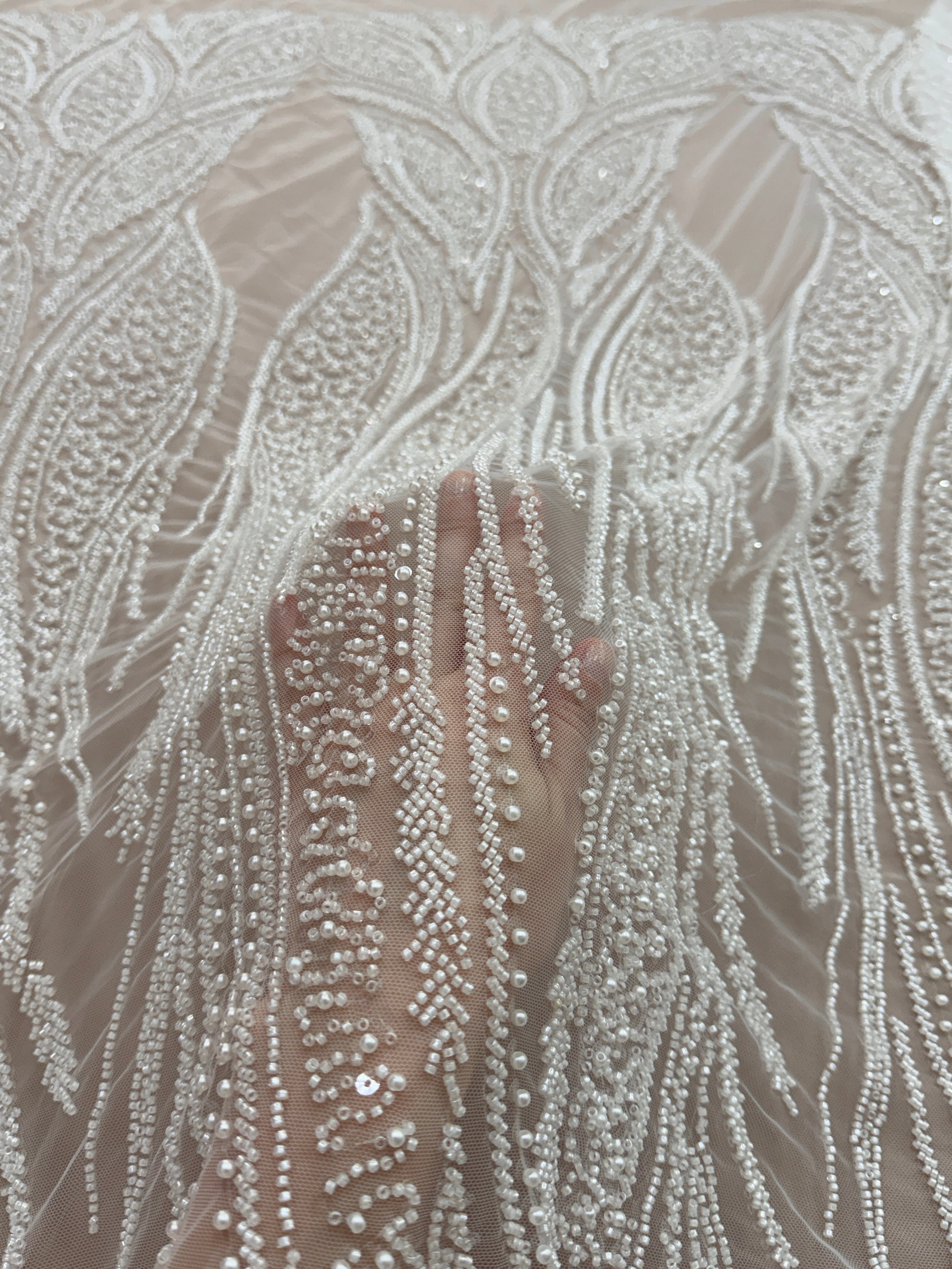 Csipke Couture Ivory panellel, gyöngyökkel, gyöngyöcskékkel és flitterekkel
