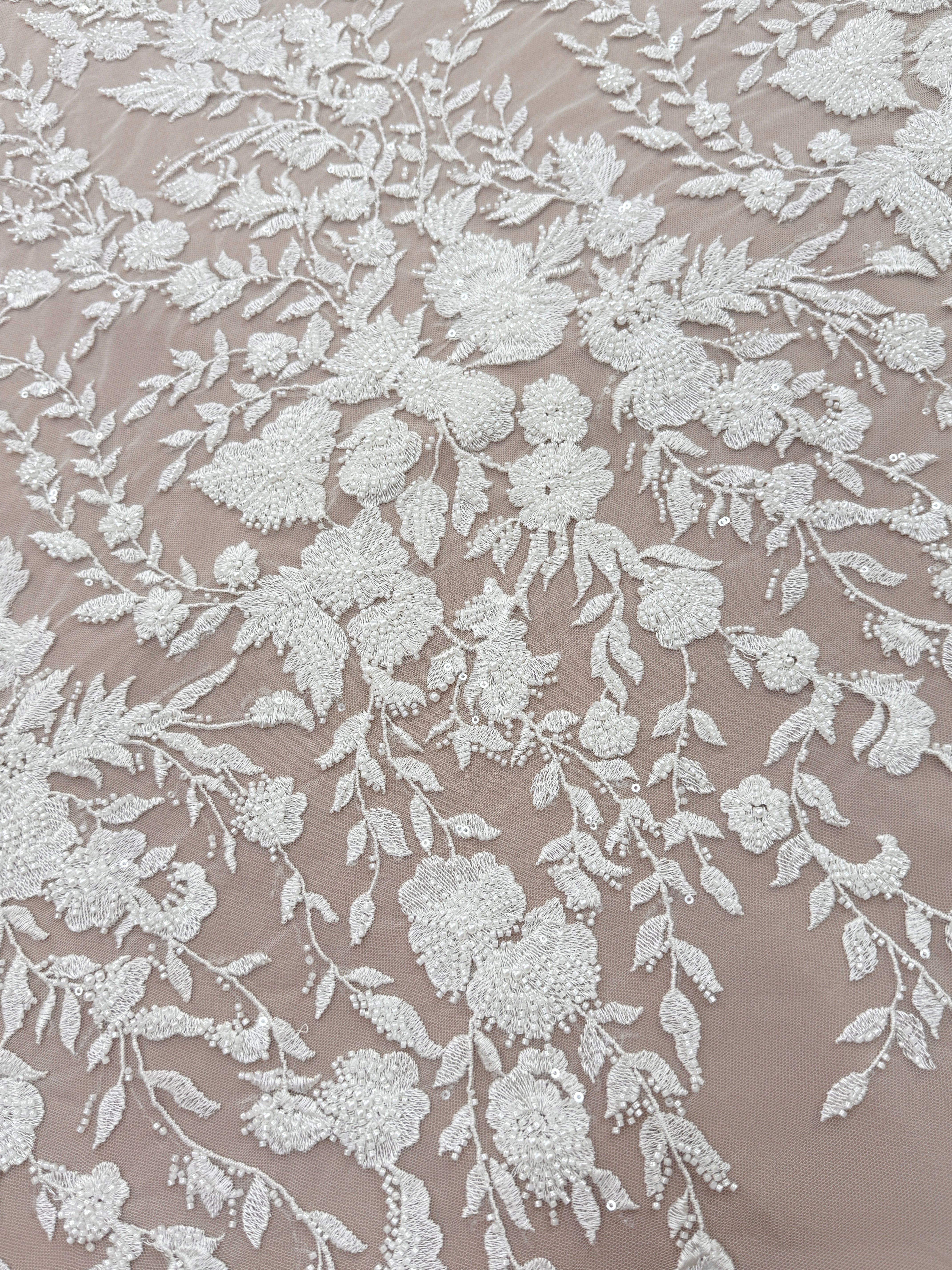 Dantela Couture Ivory cu Model Floral, cu Perle, Margele si Paiete