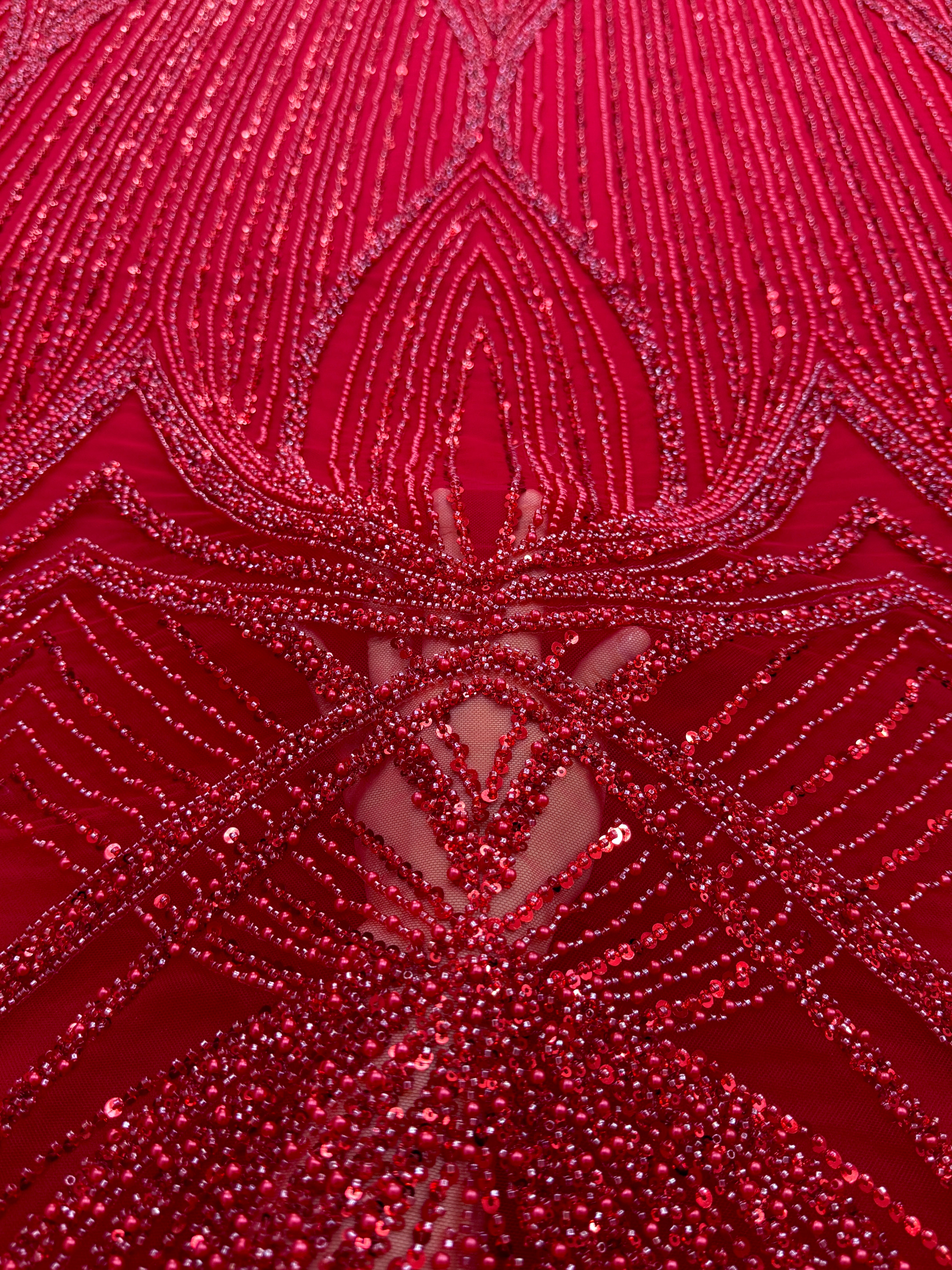 Rózsaszín Csipke Couture geometrikus mintával, gyöngyökkel, gyöngyöcskékkel és flitterekkel