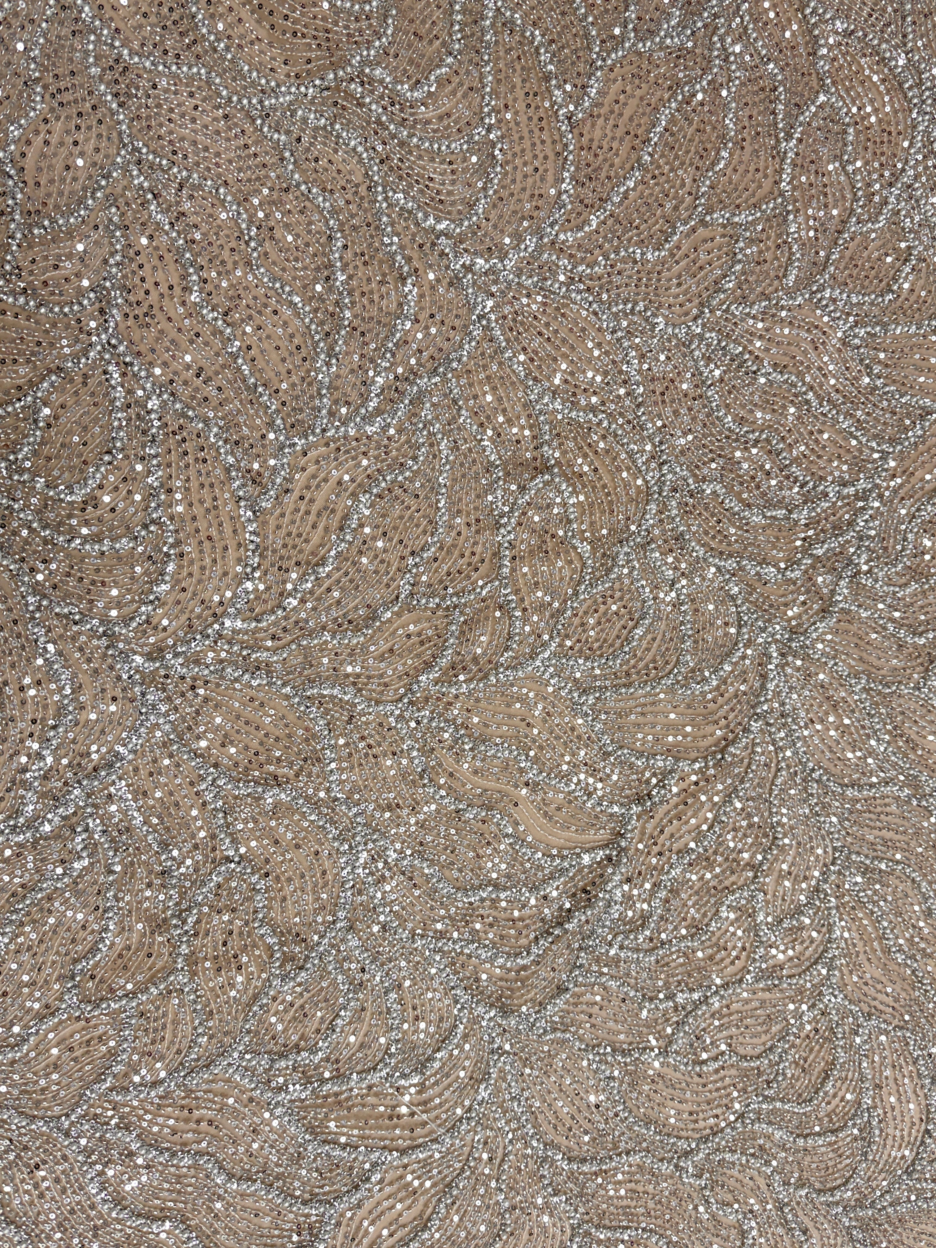 Dantela Couture Argintie pe Tulle Nude cu Model Geometric, cu Perle, Margele si Paiete