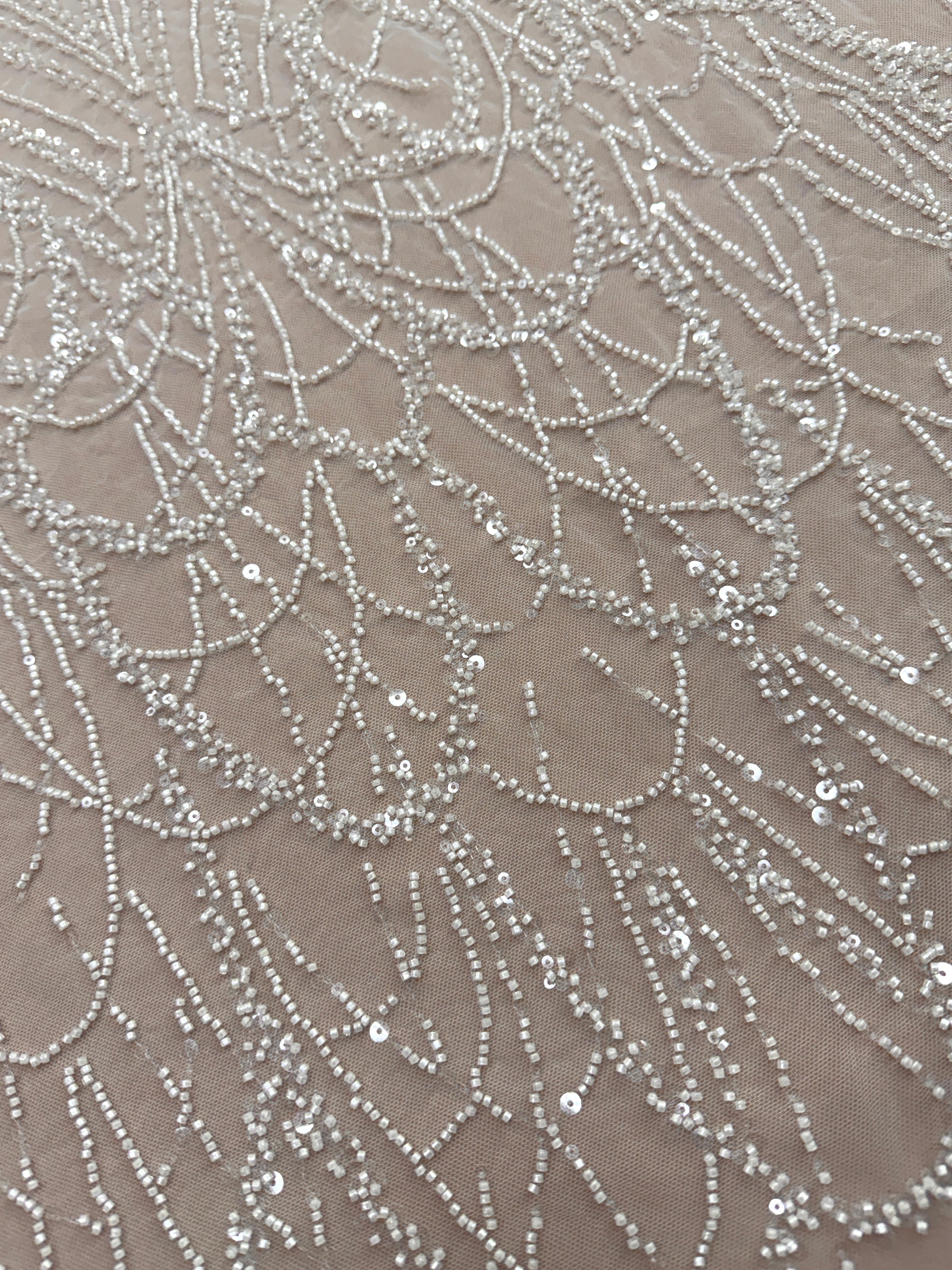 Dantela Couture Ivory geometriai mintával, gyöngyökkel és flitterekkel