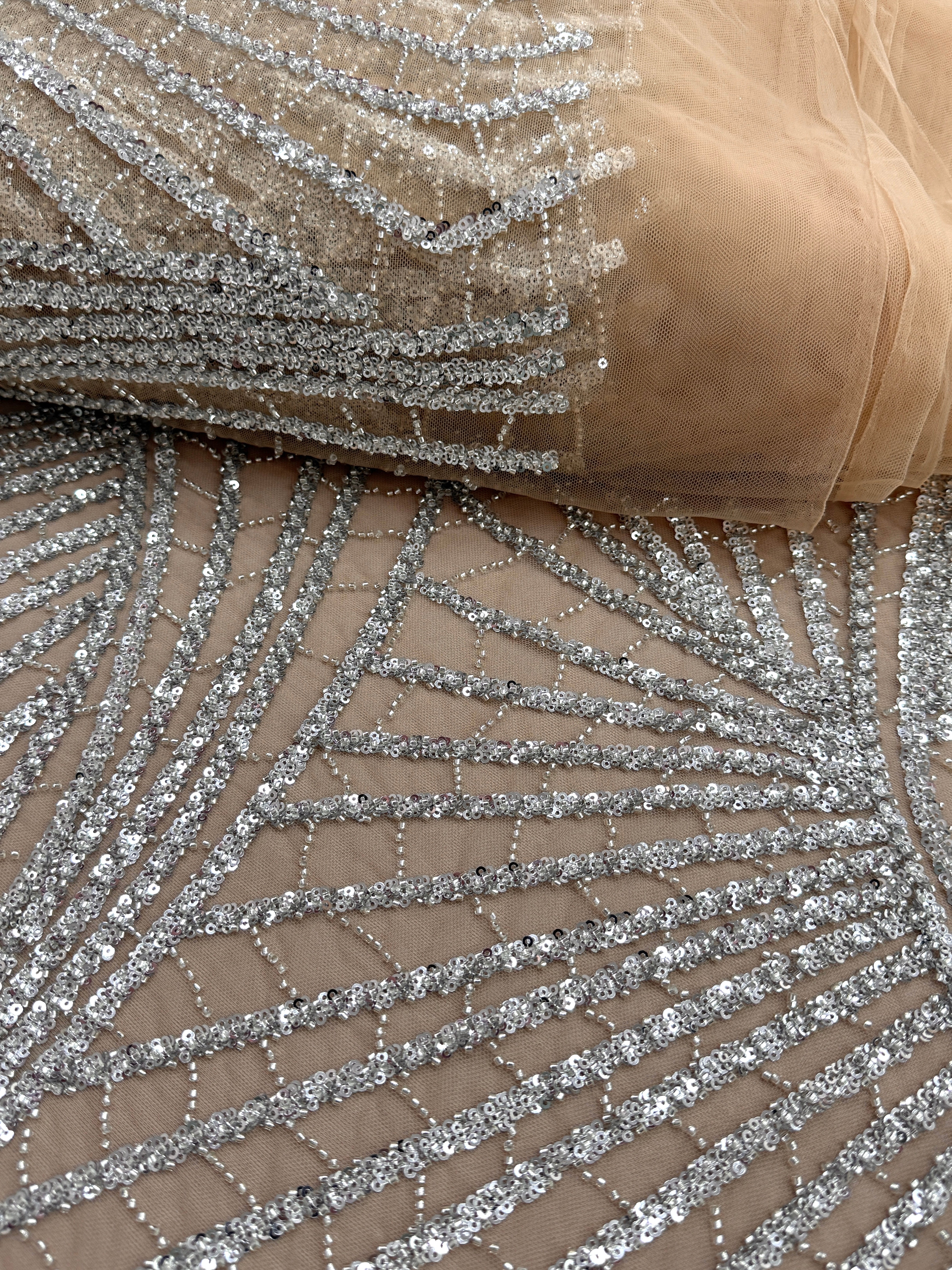 Dantela Couture Argintie pe Tulle Nude cu Model Geometric cu Margele si Paiete
