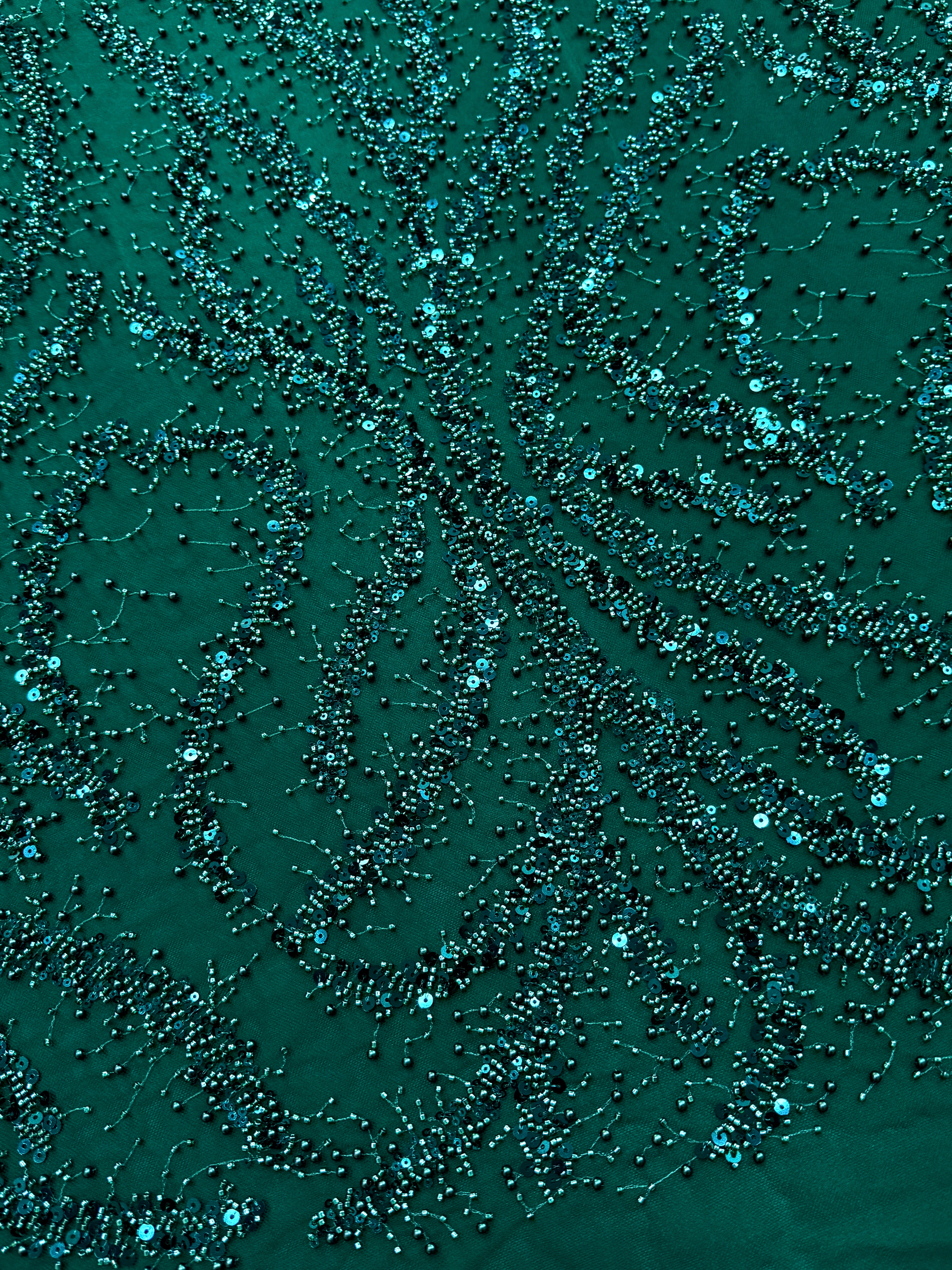 Dantela Couture Verde Smarald cu Perle, Margele si Paiete