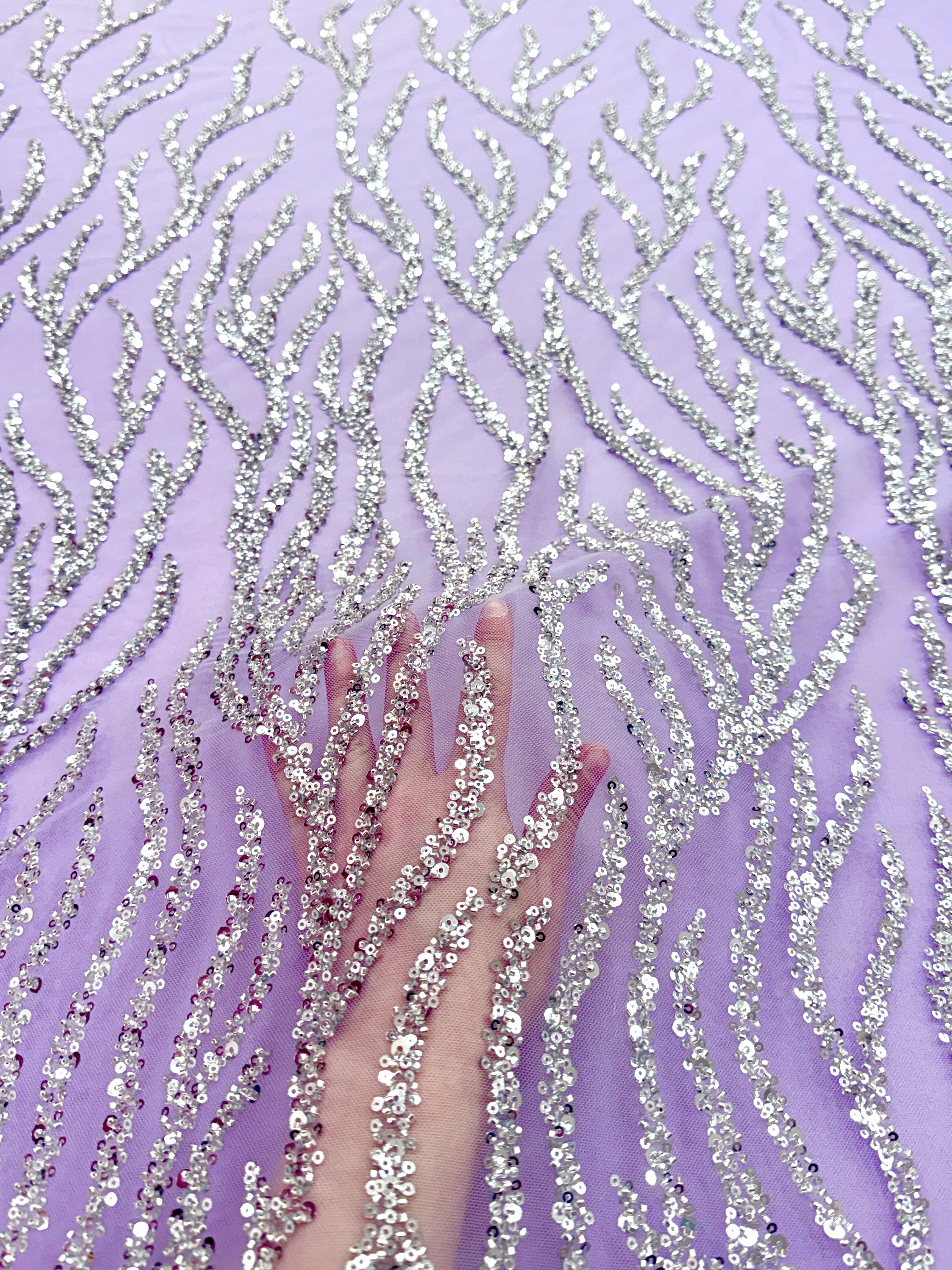 Dantela Couture Argintie pe Tulle Lavanda cu Siraguri, cu Margele si Paiete