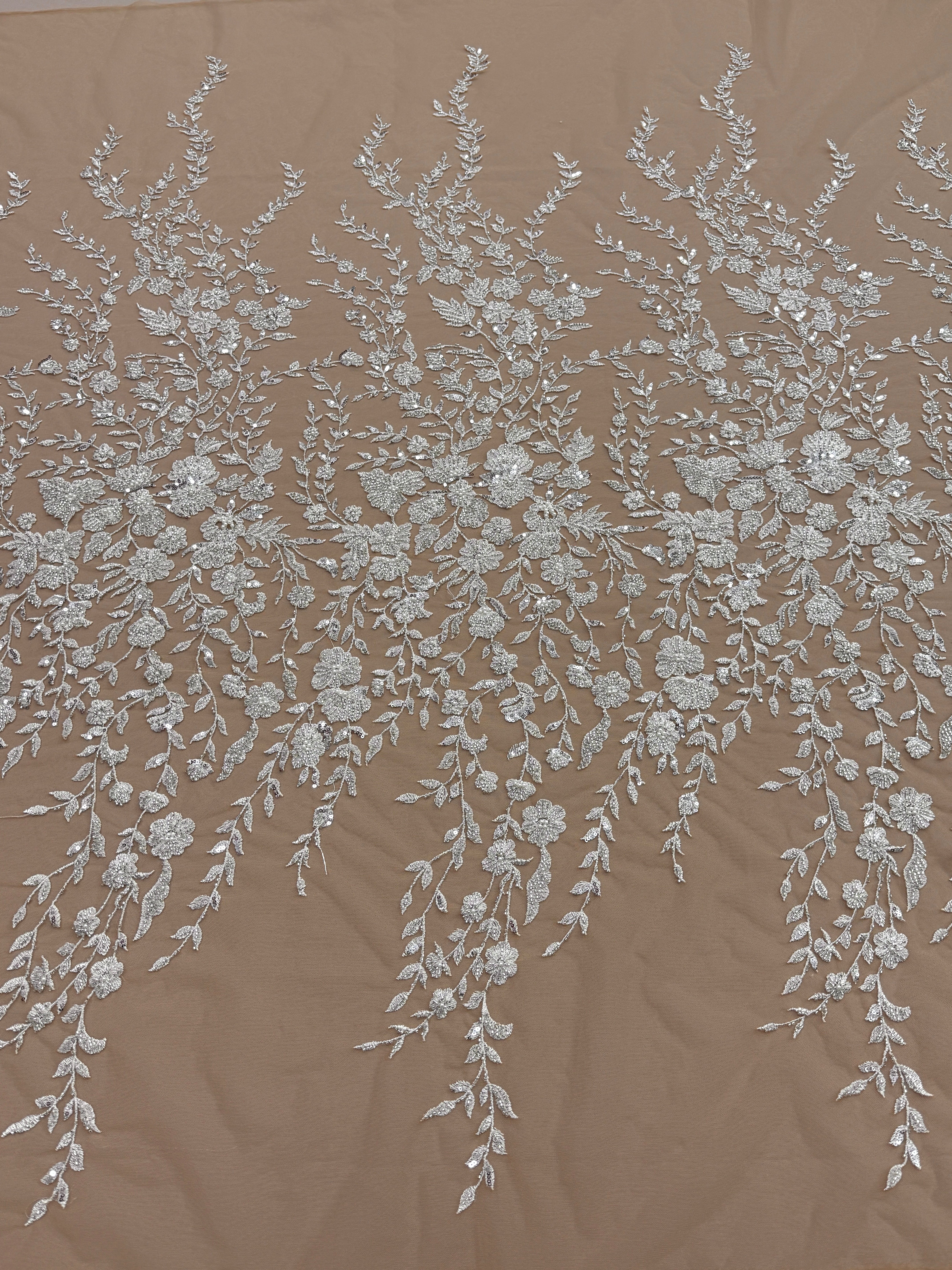 Dantela Couture Argintie pe Tulle Nude, cu Model Floral, cu Perle, Margele si Paiete