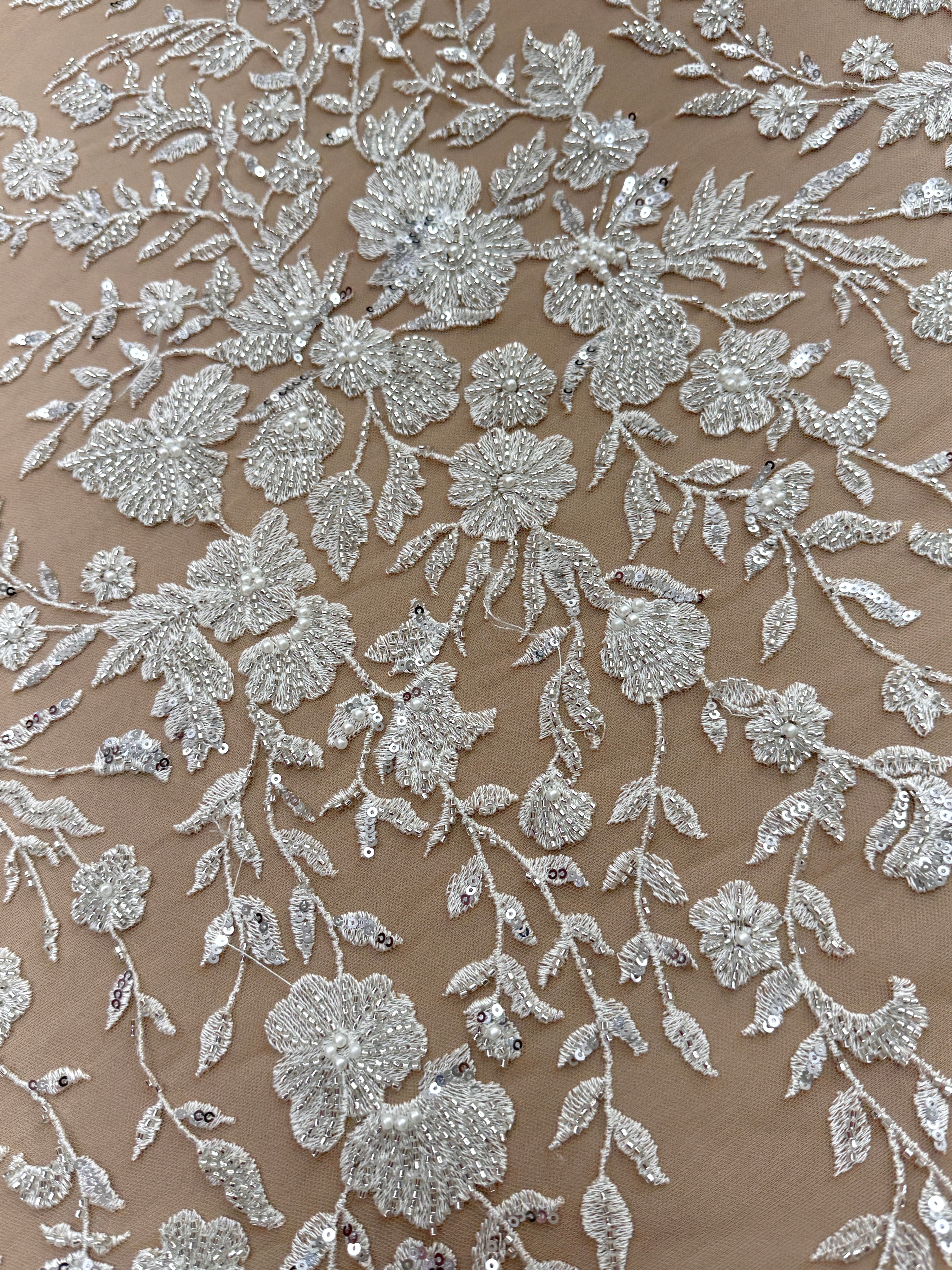 Dantela Couture Argintie pe Tulle Nude, cu Model Floral, cu Perle, Margele si Paiete