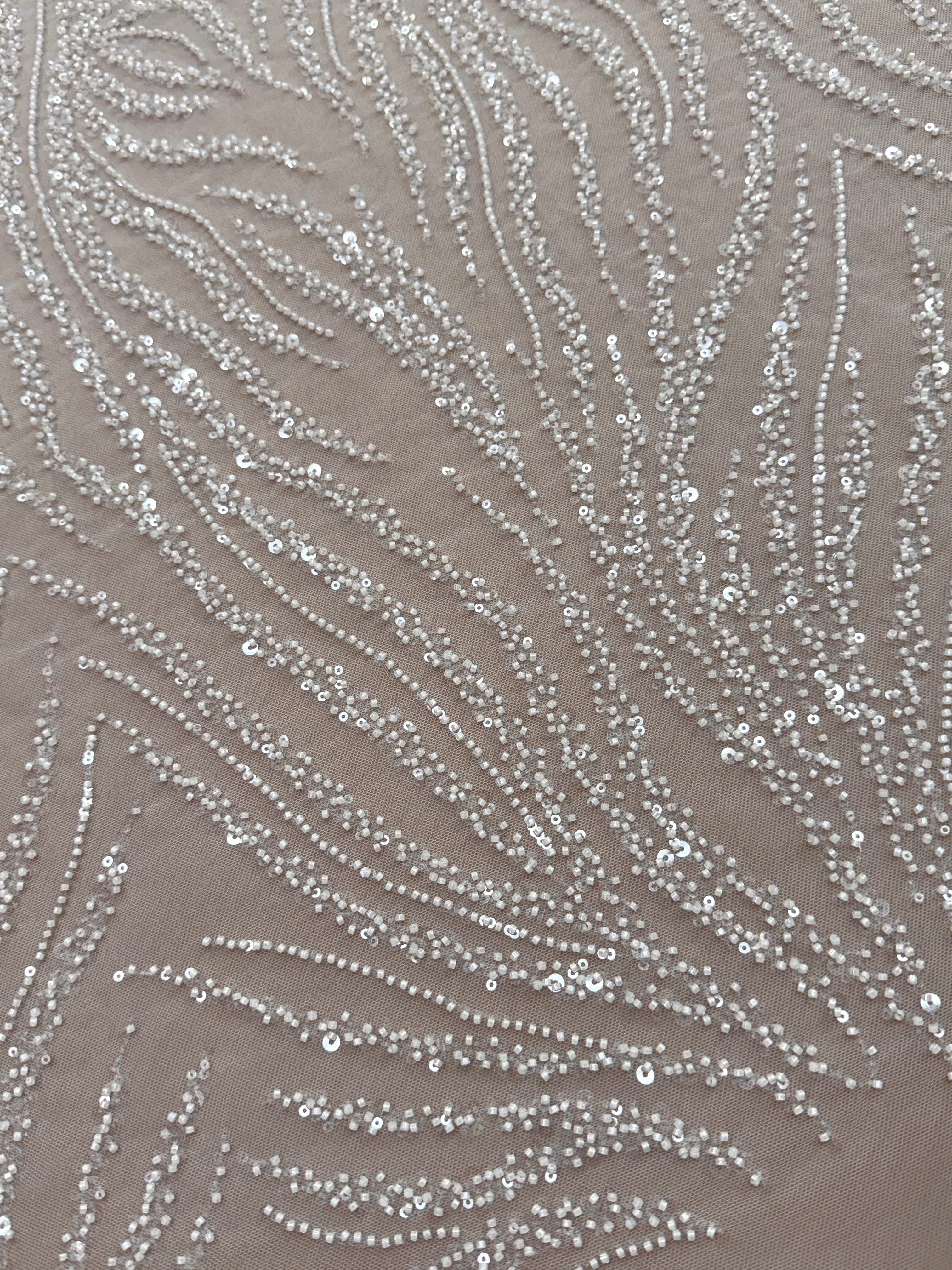 Dantela Couture Ivory gyöngyökkel és flitterekkel