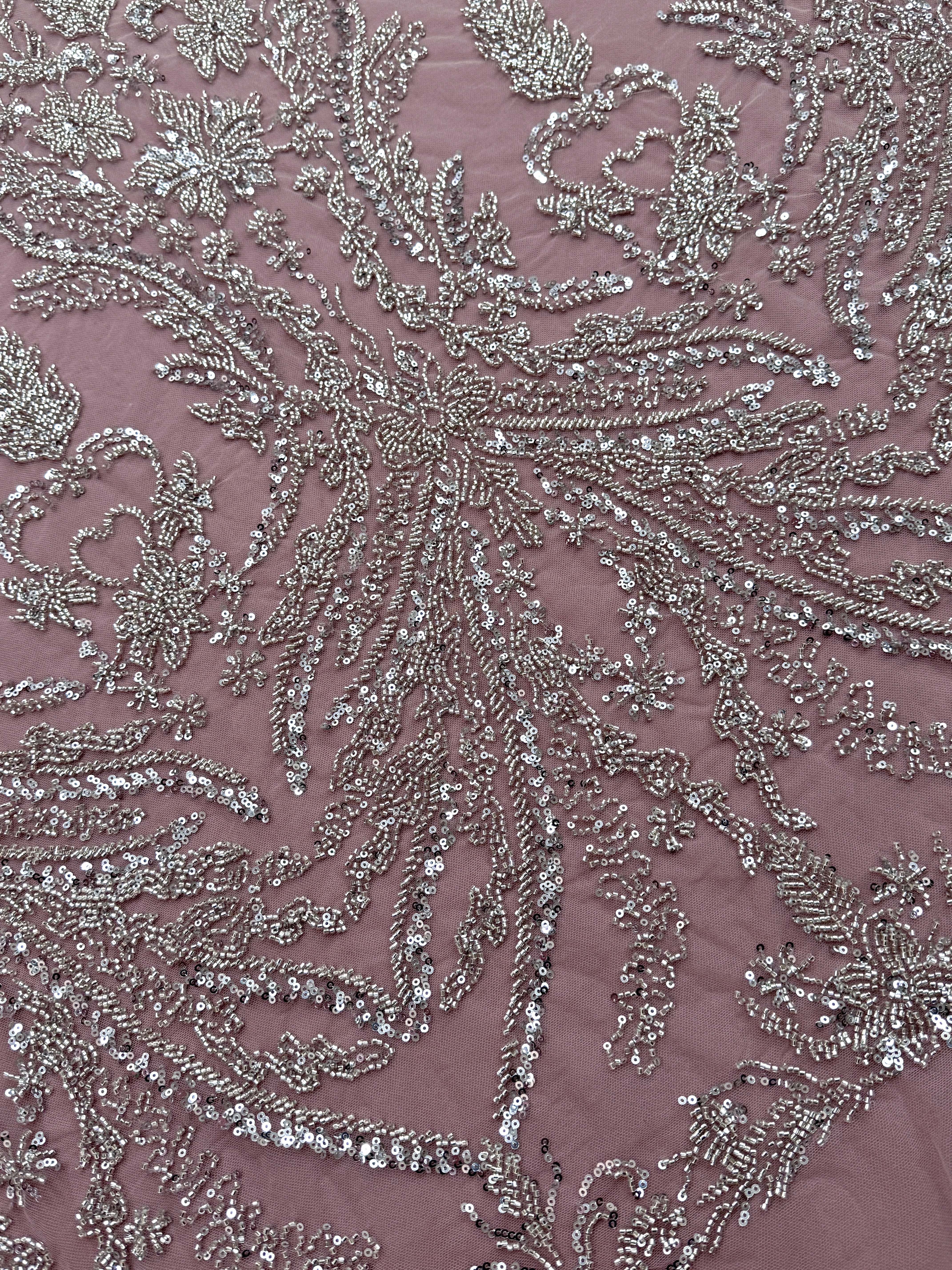 Dantela Couture Argintie pe Tulle Roz cu Model Floral, cu Margele si Paiete