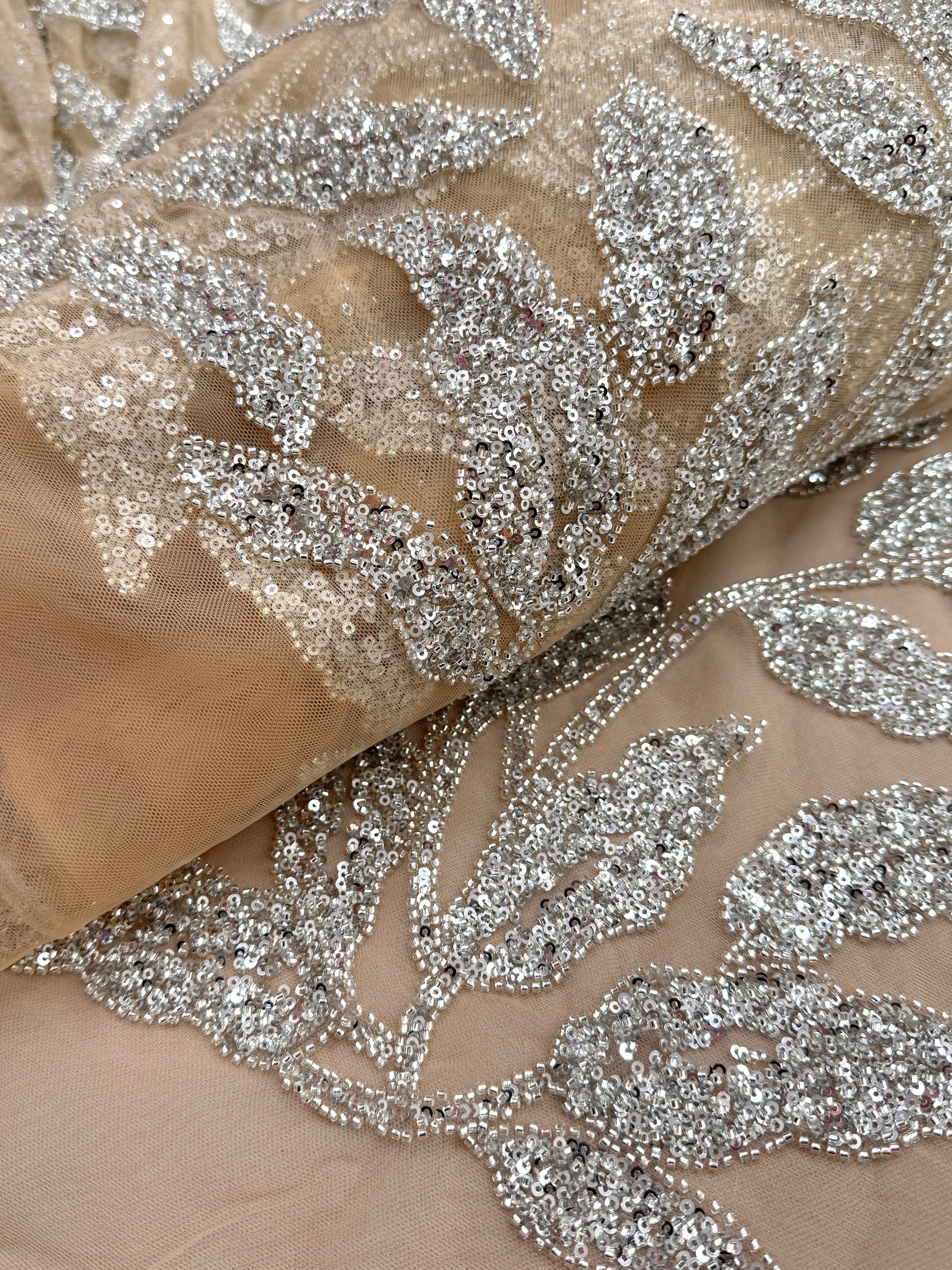 Dantela Couture Argintie pe Tulle Nude cu Model Floral, Margele si Paiete