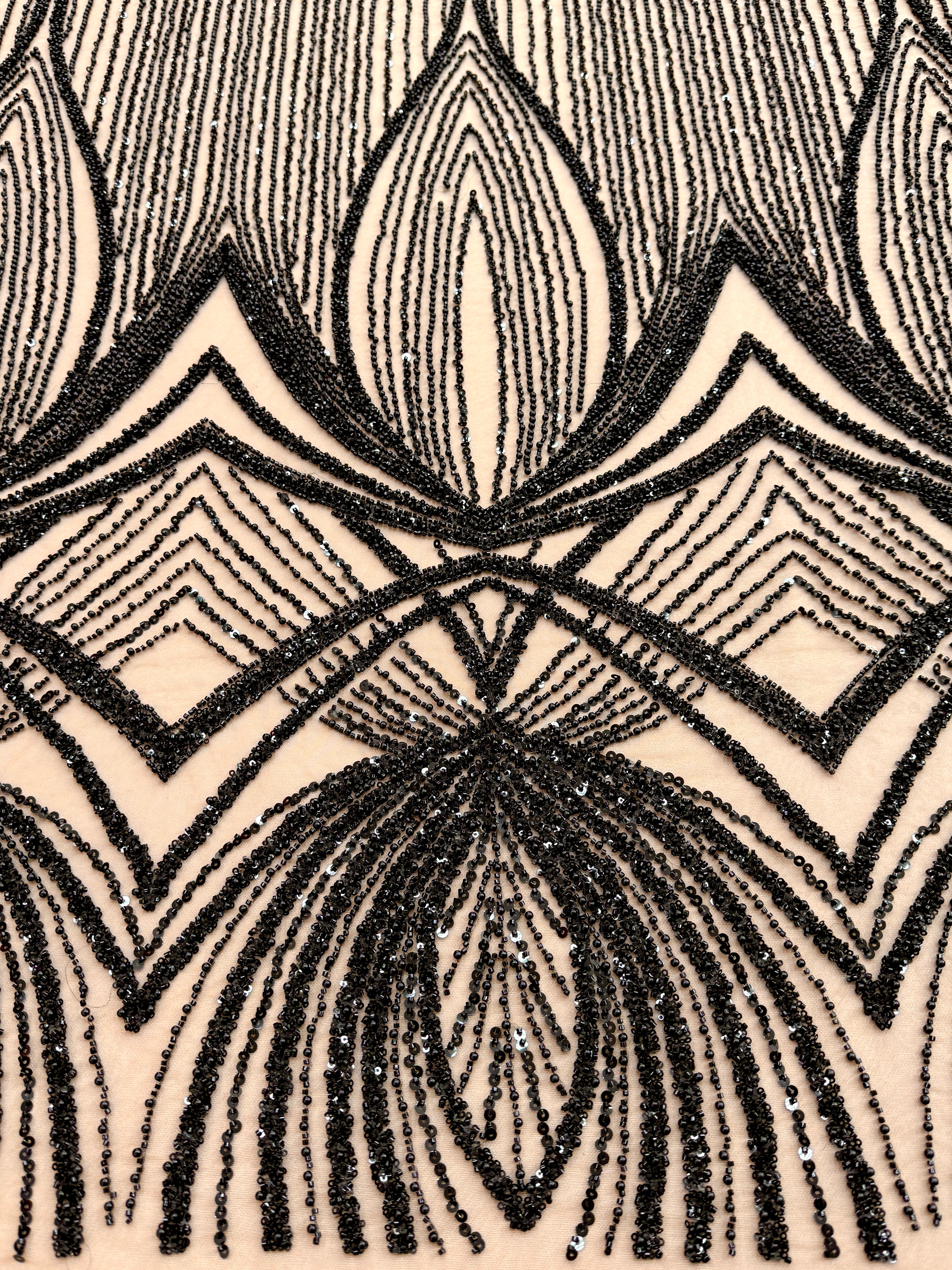 Dantela Couture Neagra pe Tulle Nude cu Model Geometric, cu Perle, Margele si Paiete
