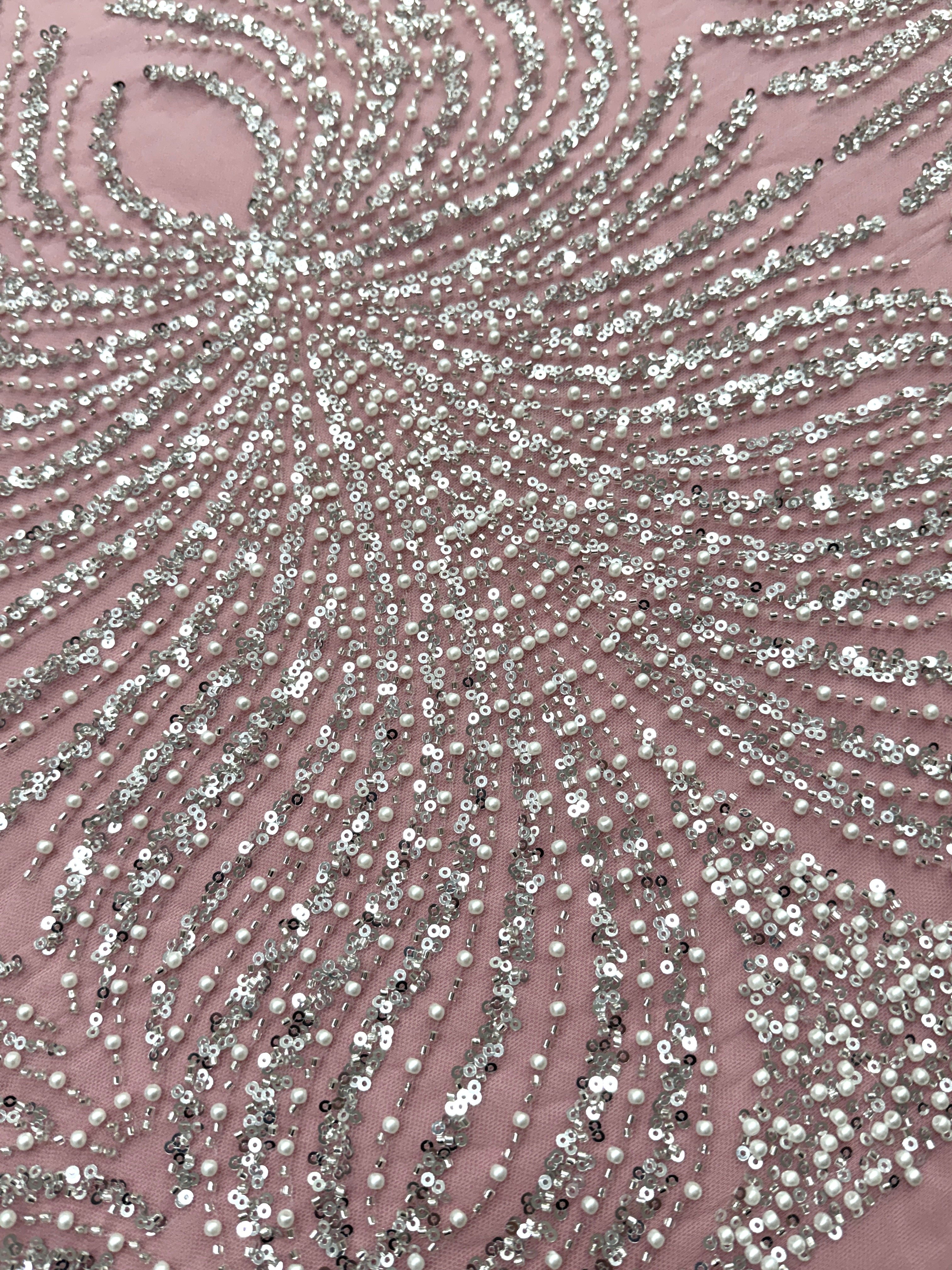 Dantela Couture Argintie pe Tulle Roz cu Panou, cu Margele si Paiete