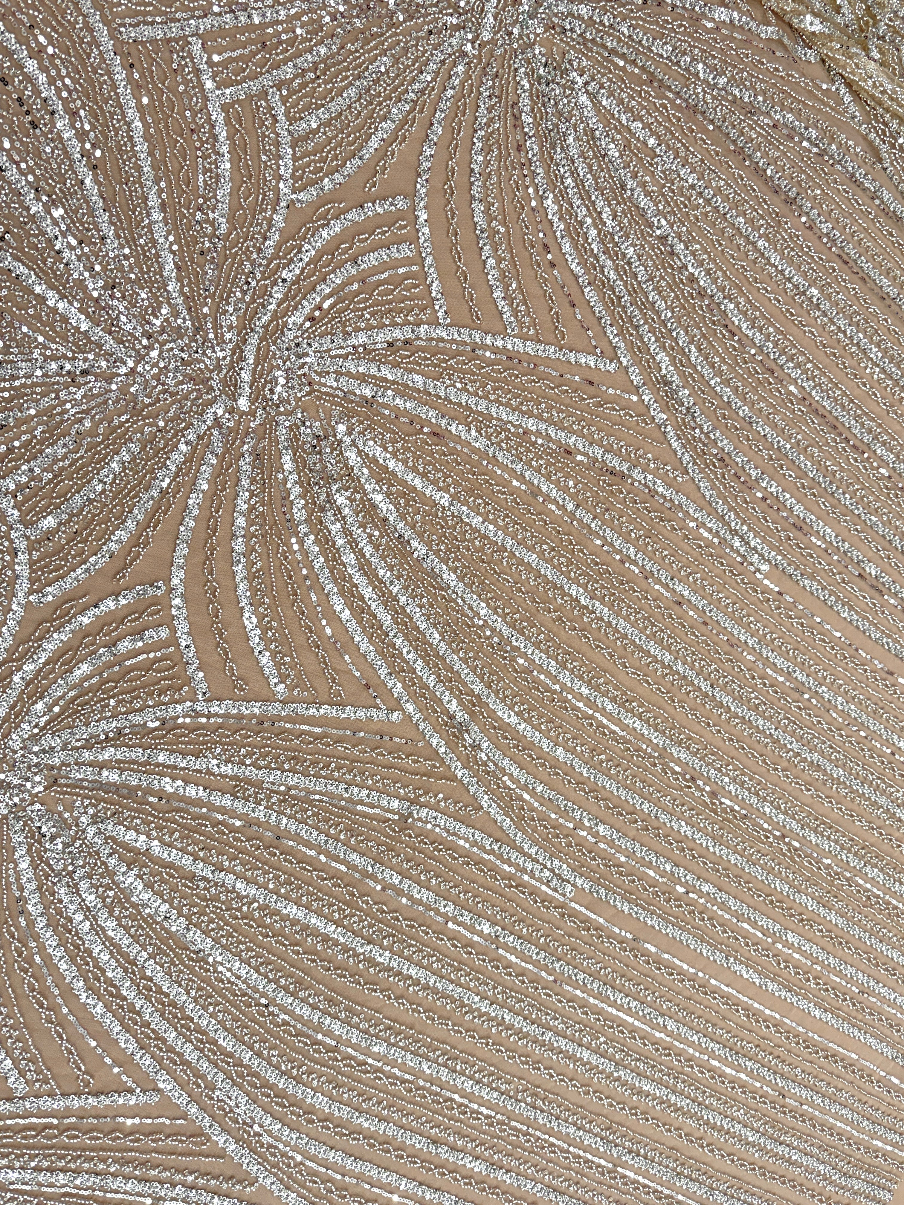 Dantela Couture Argintie pe Tulle Nude cu Model Liniar, cu Margele si Paiete