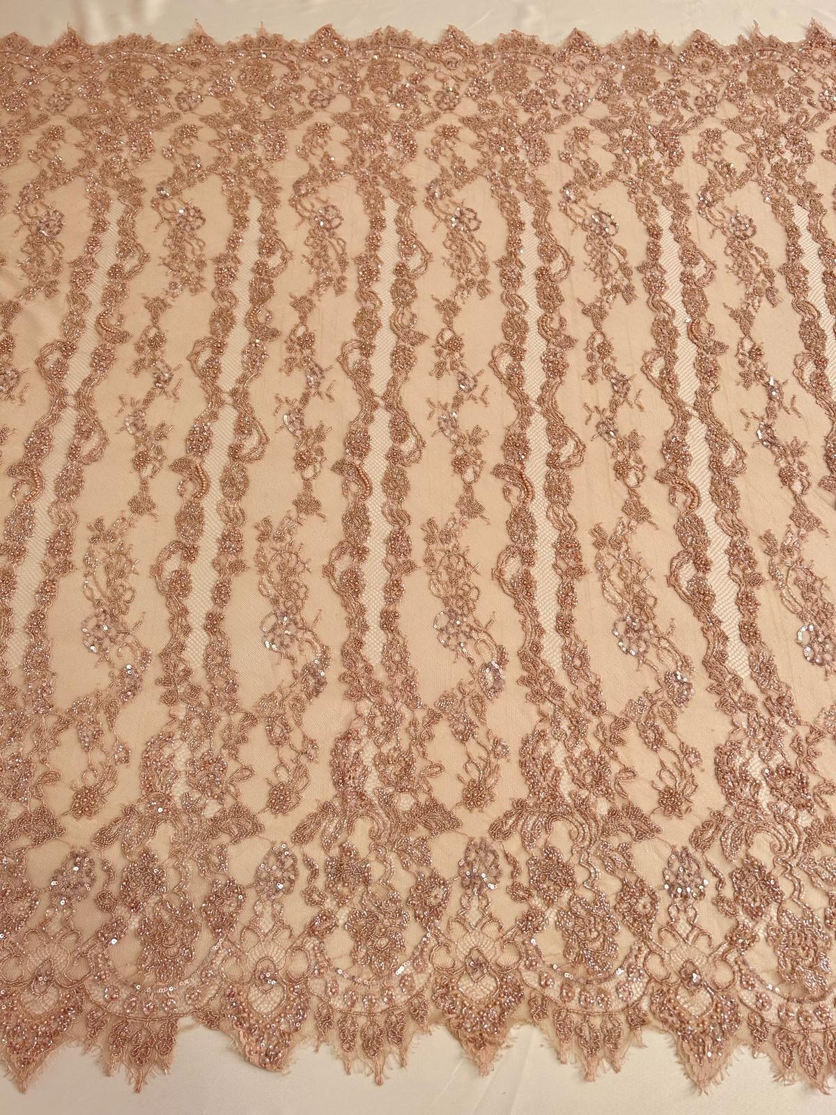 Nude Haute Couture Chantilly típusú csipke