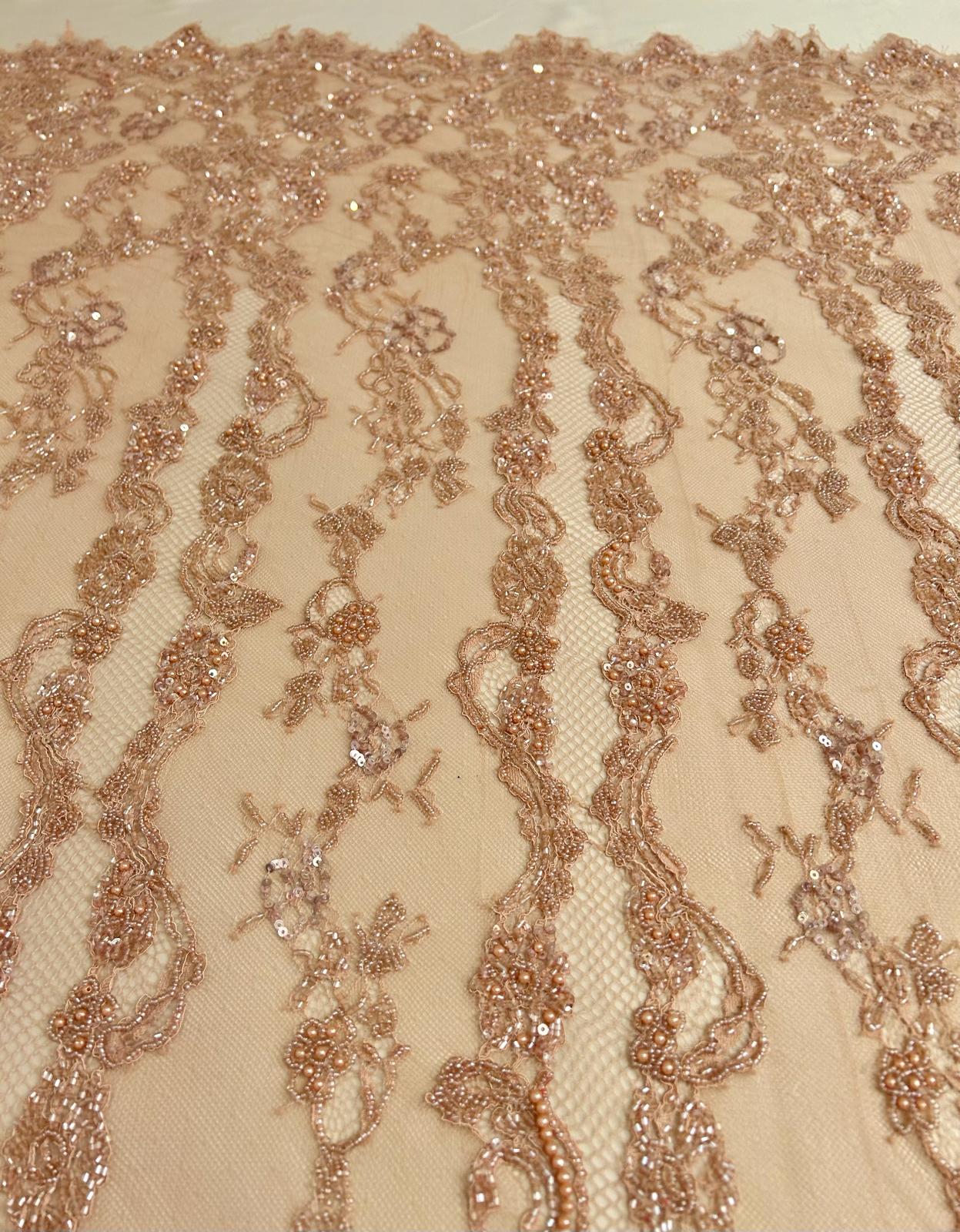 Nude Haute Couture Chantilly típusú csipke
