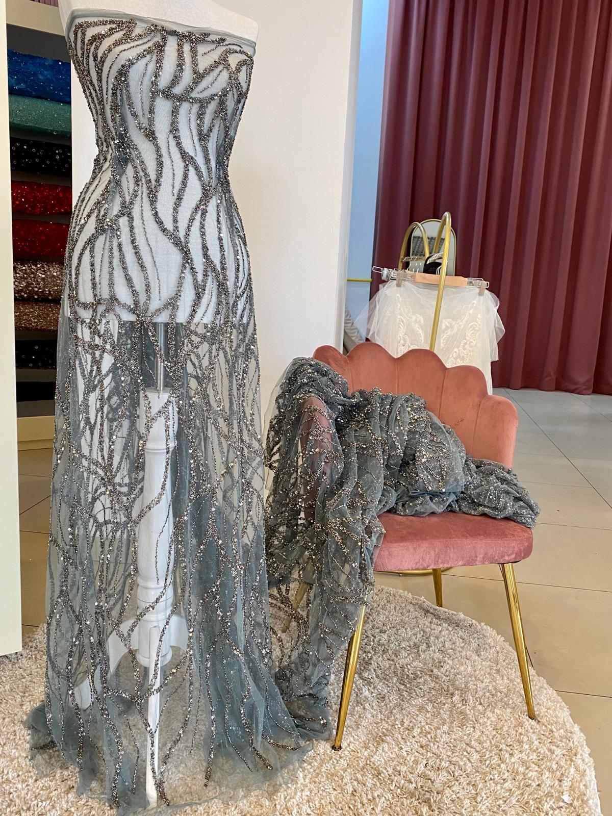 Dantela Gri Antracit Haute Couture cu Siraguri