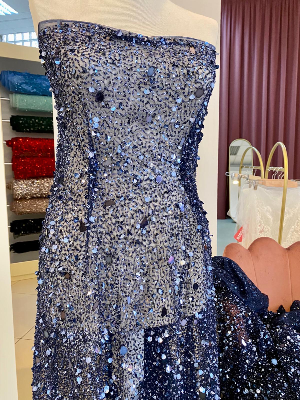 Sötétkék Haute Couture csipke, tükrökkel