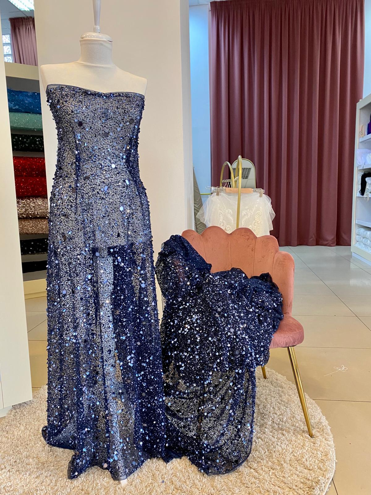 Sötétkék Haute Couture csipke, tükrökkel