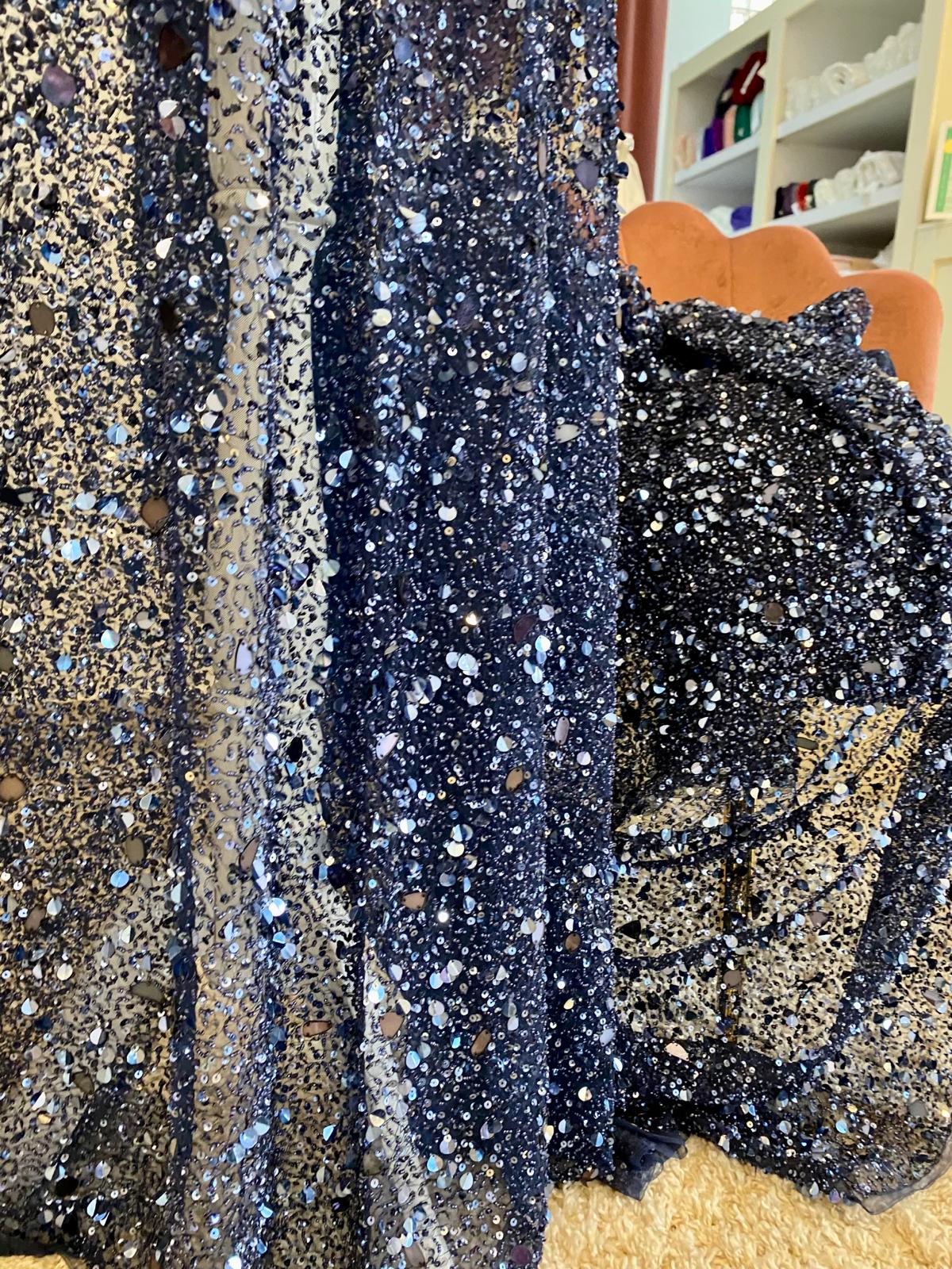 Sötétkék Haute Couture csipke, tükrökkel