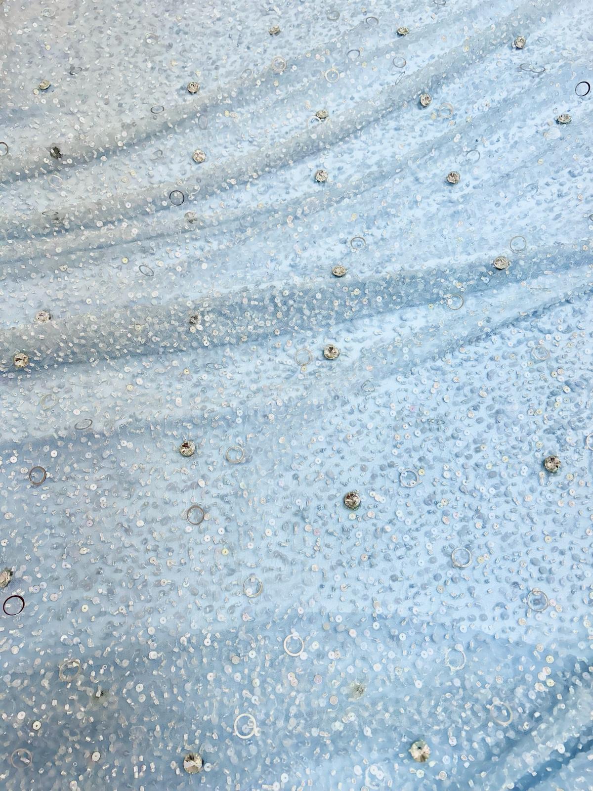 Baby Blue Haute Couture csipke