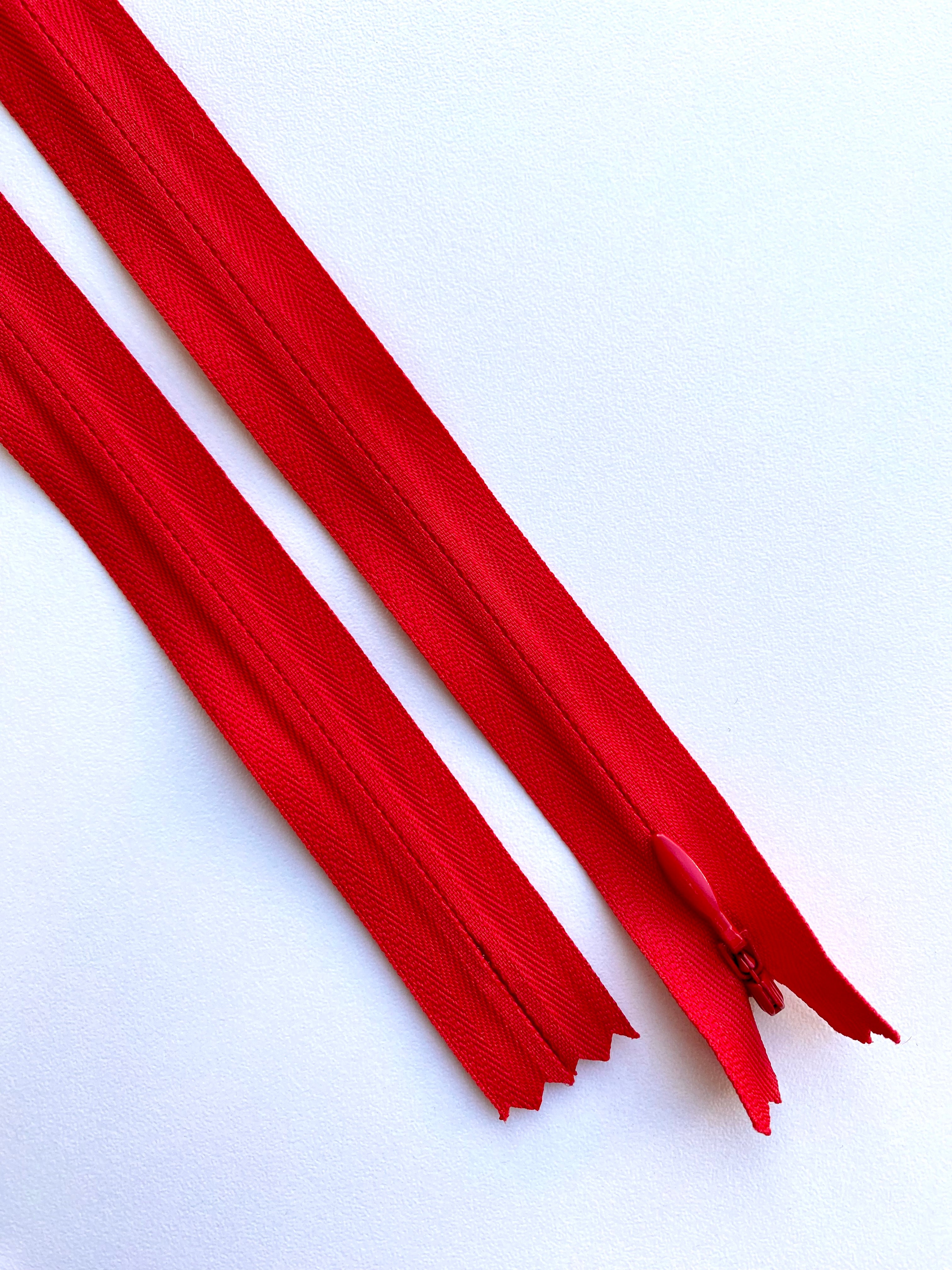 Premium Concealed Zipper Bright Red - 70 cm Length