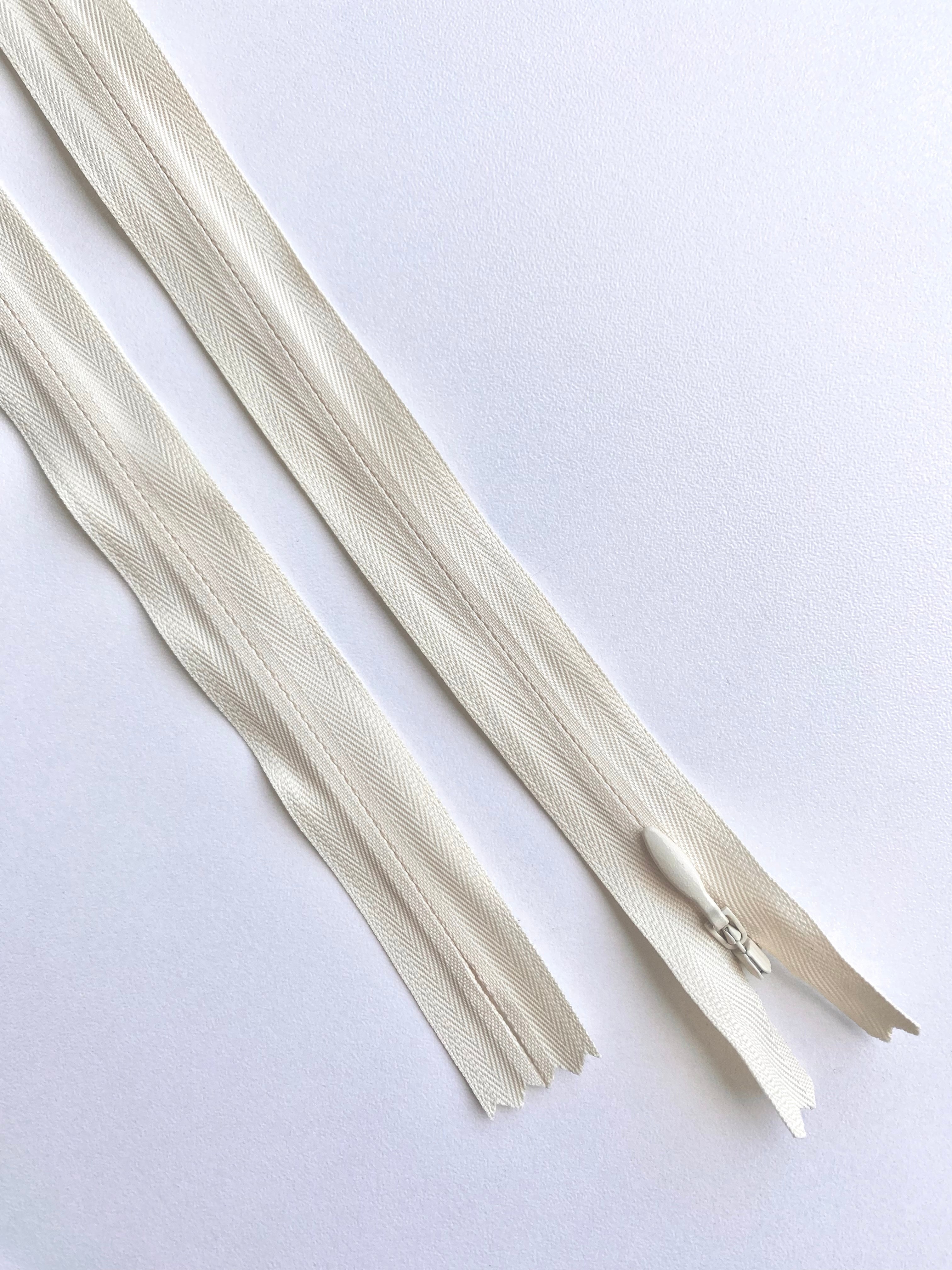 Premium Hidden Zipper Vanilla - 70 cm Length