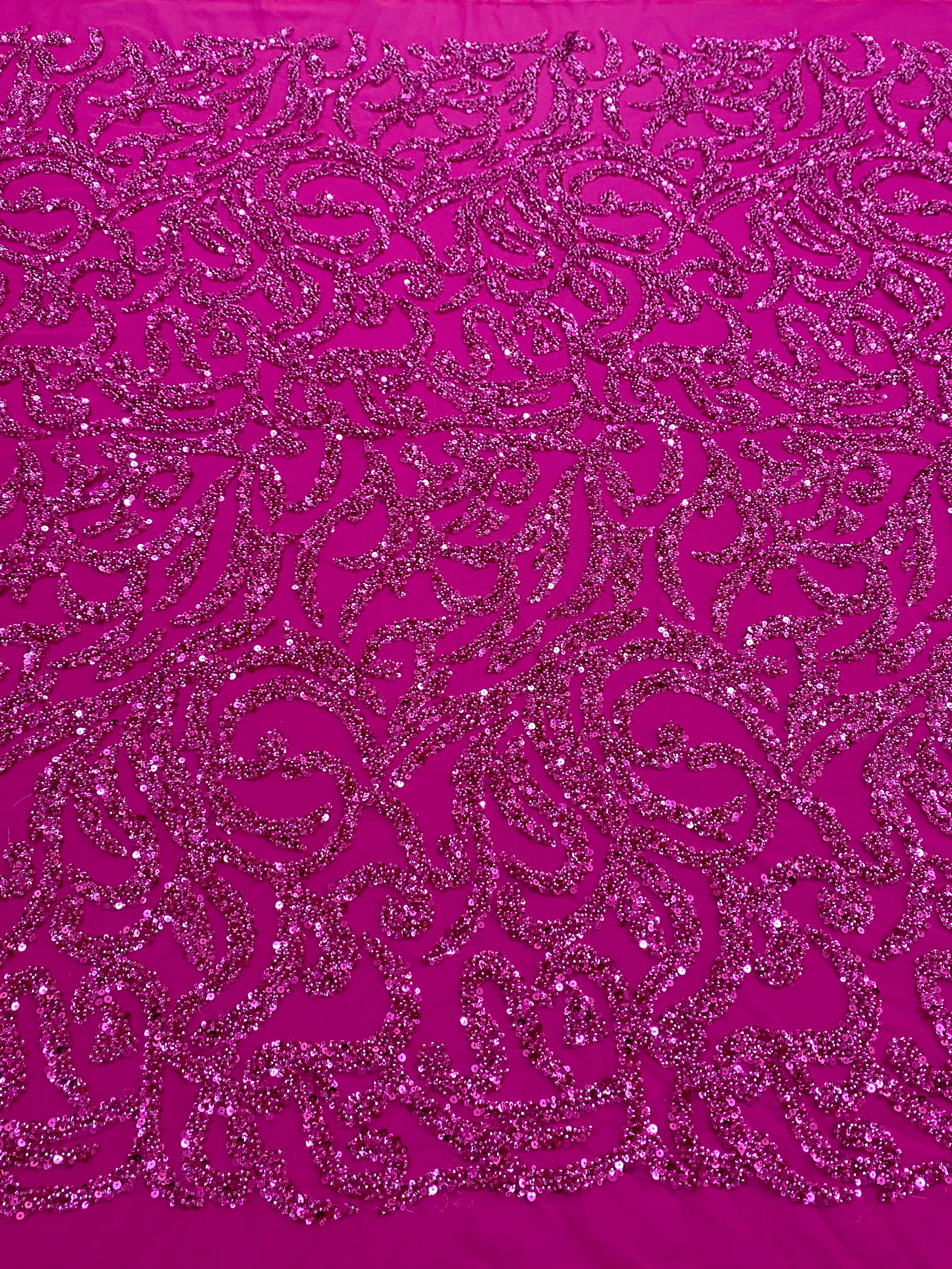 Dantela Couture Fucsia geometriai mintával, gyöngyökkel és flitterekkel