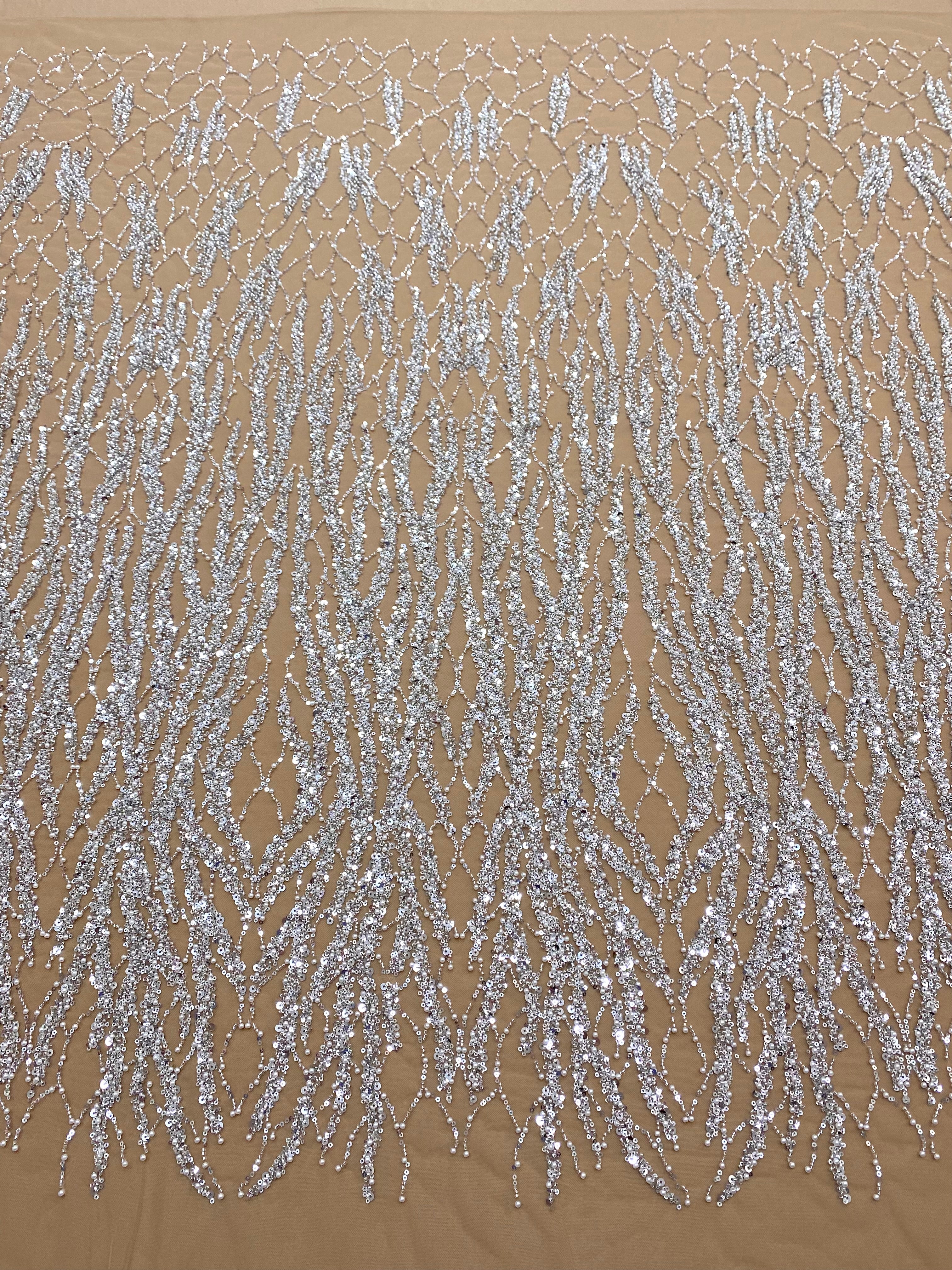 Dantela Couture Argintie pe Tulle Nude cu Siraguri cu Perle, Margele si Paiete